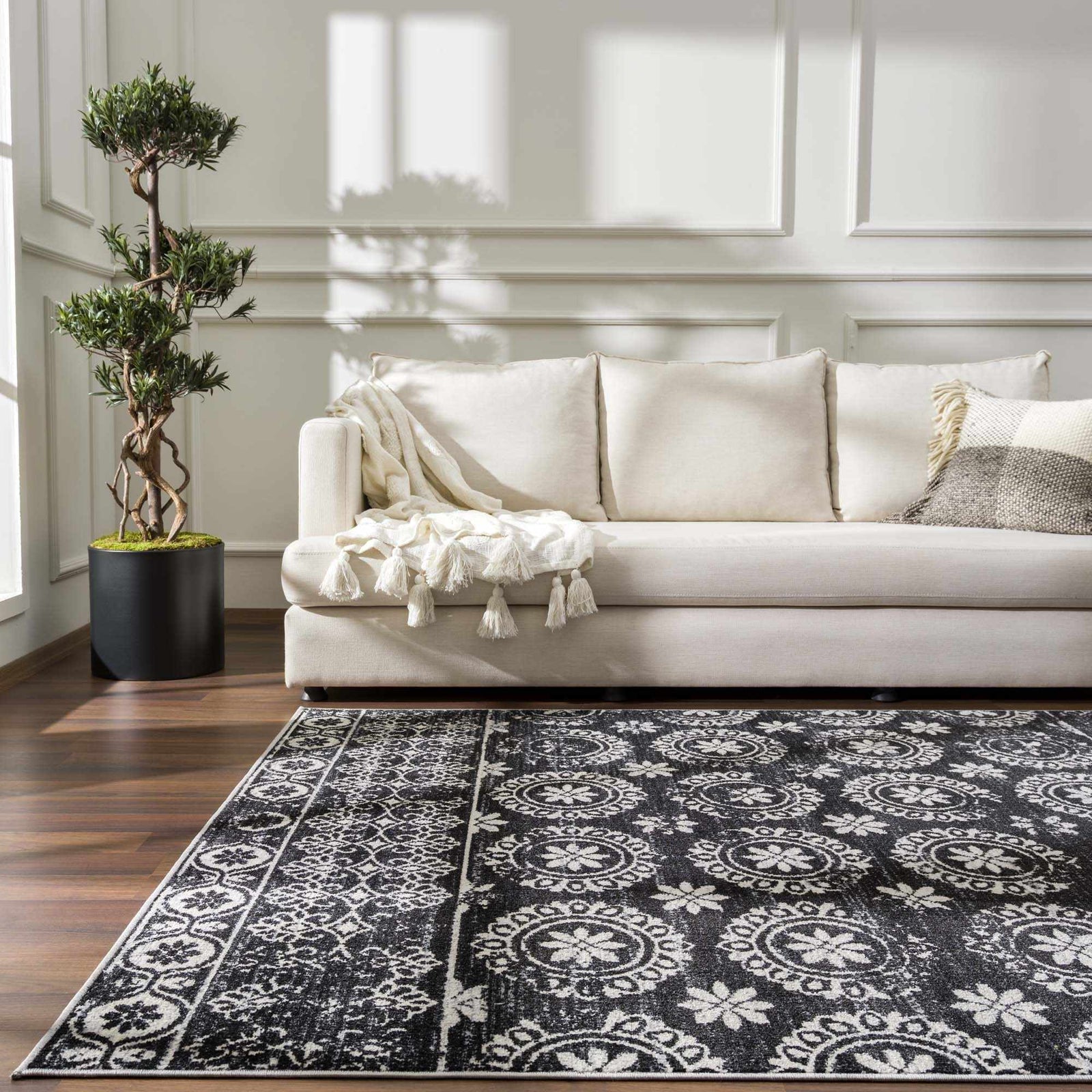Kahraman Black&White Floral Washable Area Rug