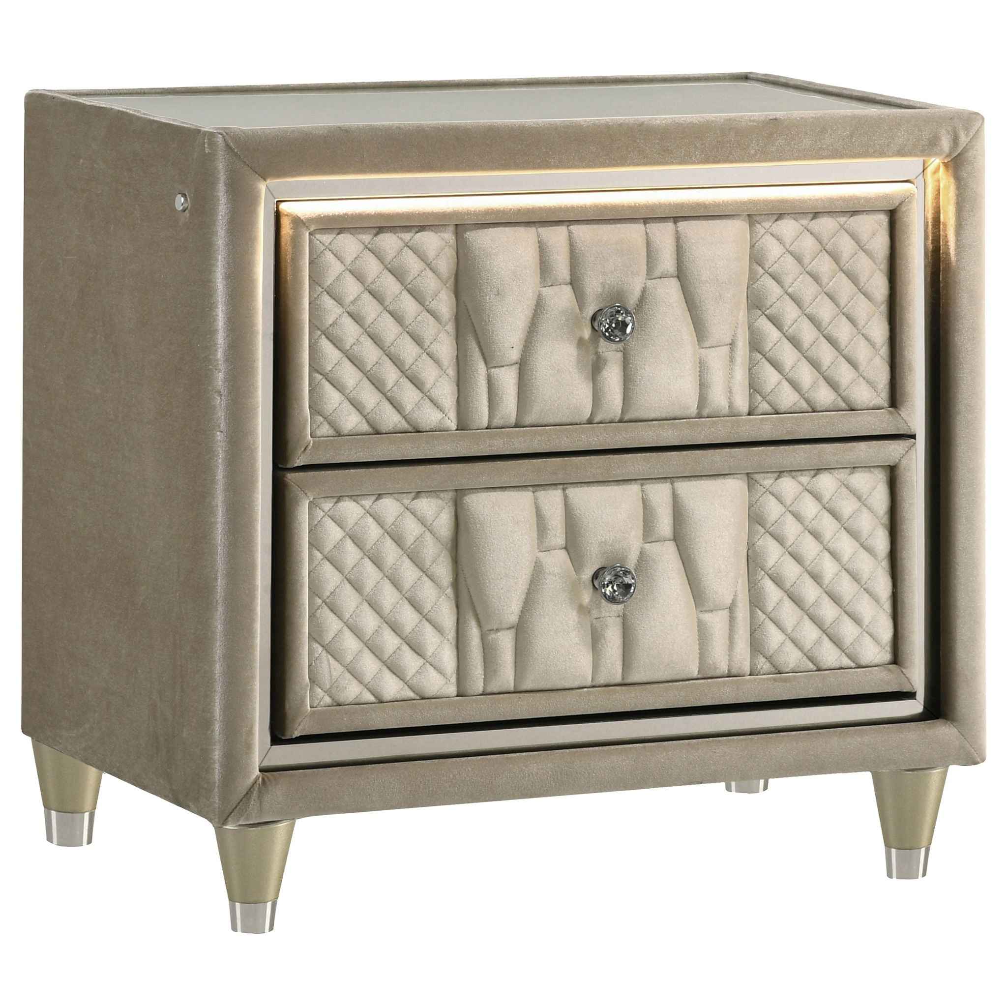 Lorient 4-piece Eastern King Bedroom Set Ivory and Camel