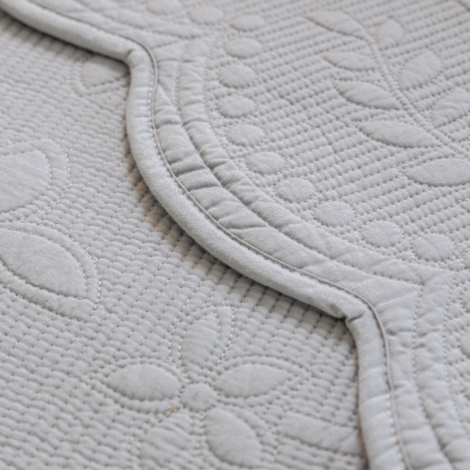 Floral Cotton Quilted Sofa Cover, Non-Slip Couch Protector with Scalloped Edges