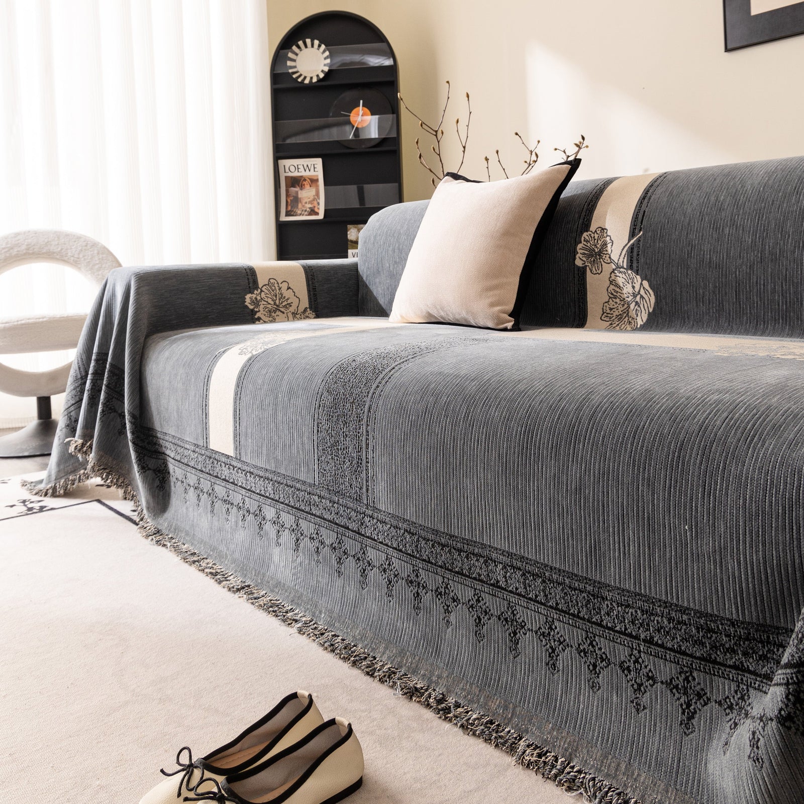 Jacquard Floral Band Sofa Cover with Tassels, Thick Textured Couch Throw Blanket