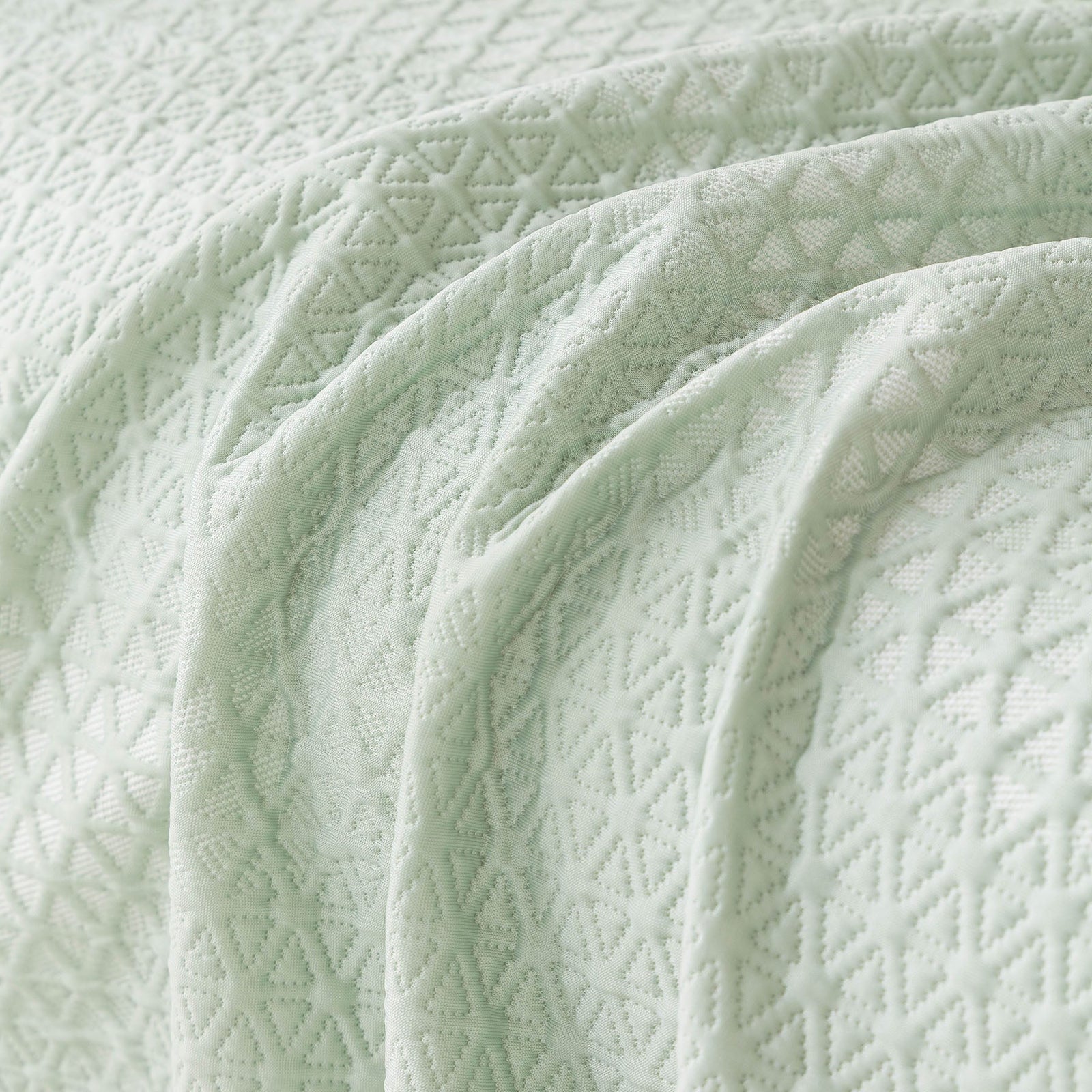 Cooling Ice Silk Sofa Throw Cover, Summer Diamond Textured Furniture Protector Blanket
