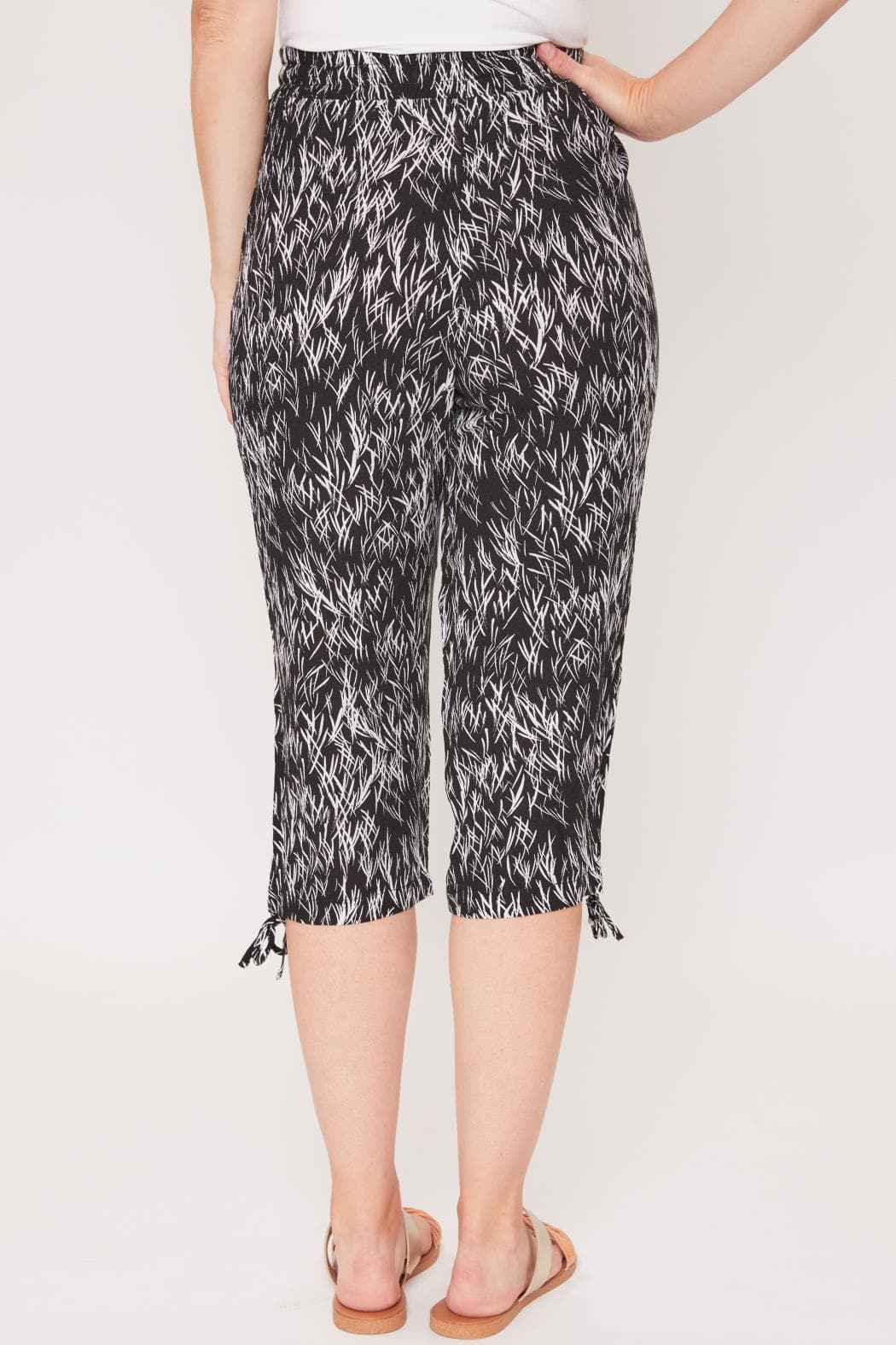 Women's Lifestyle High Rise Cropped Capri With Ruched Hem