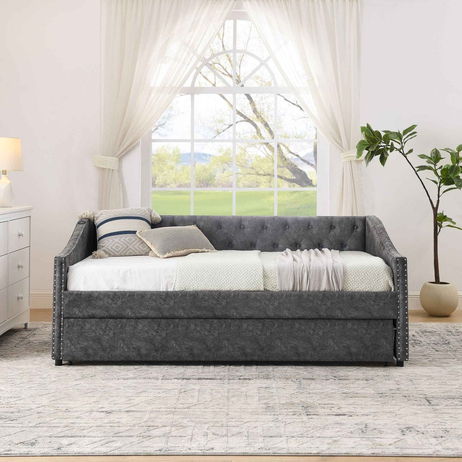 Upholstered Daybed With USB Charging & Pull Out Bed