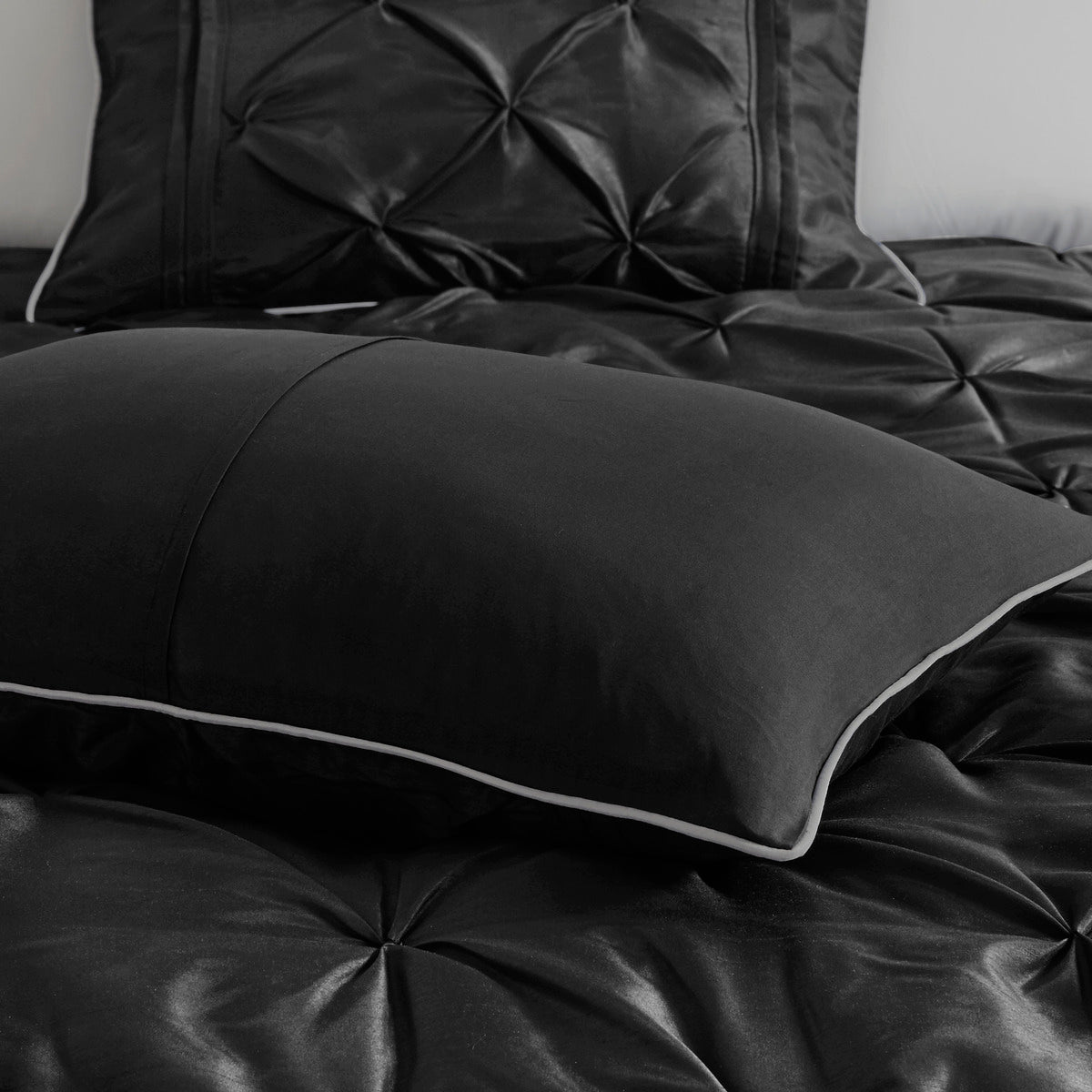 7 Piece Tufted Comforter Set Black California King