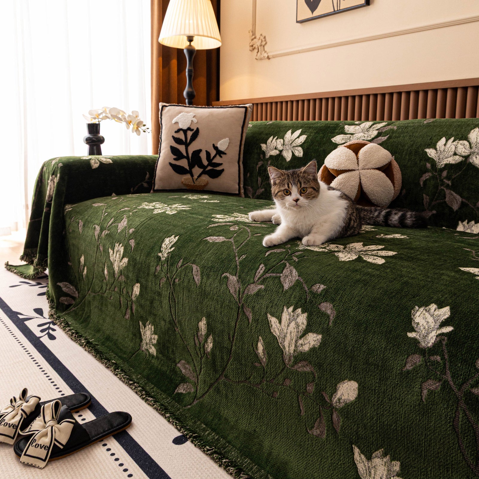 Luxury Thickened Sofa Throw Cover, Decorative Cozy Floral Jacquard Couch Cover Blanket