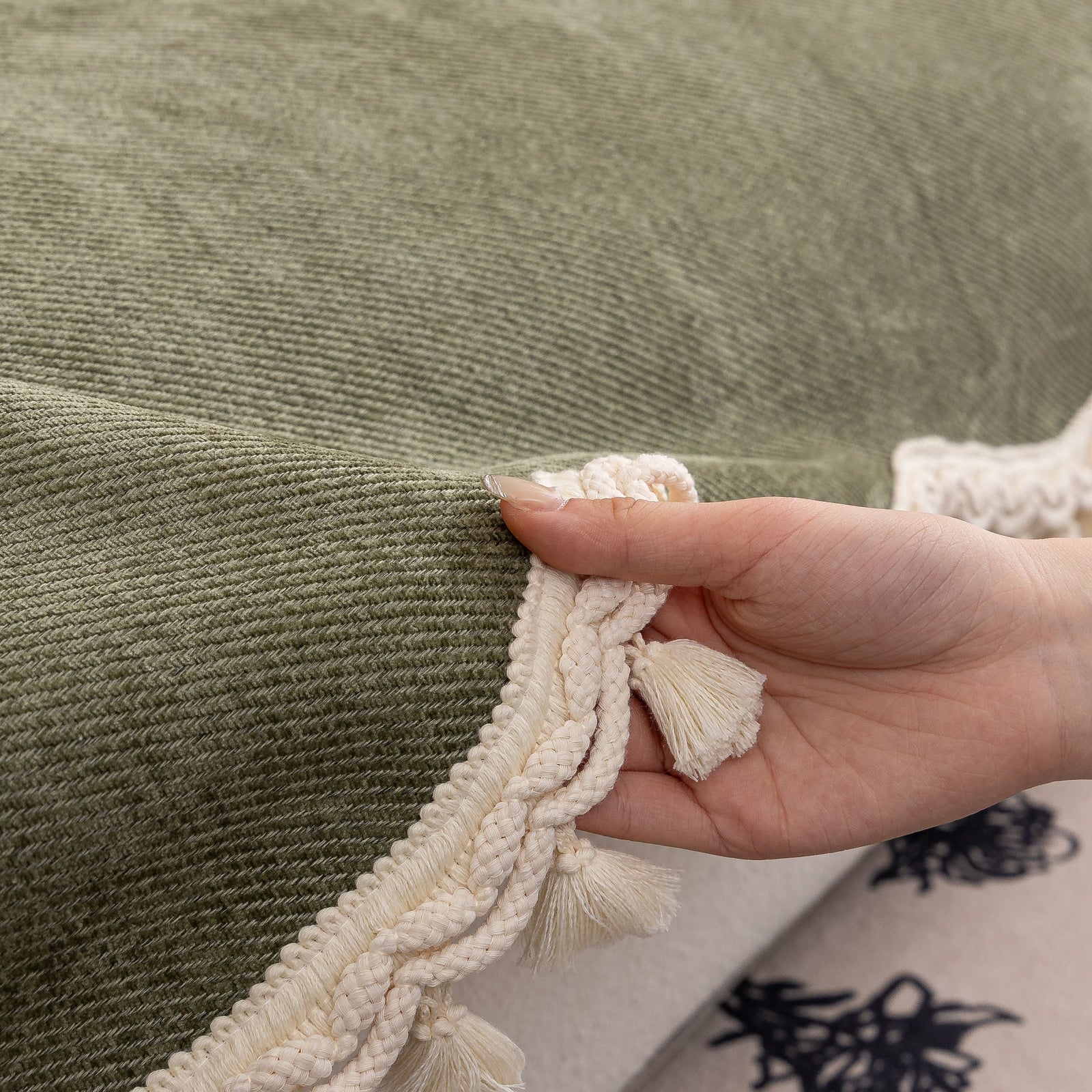 Chenille Sofa Cover Towel – Non-Slip, Washable Pets Couch Protector with Tassels