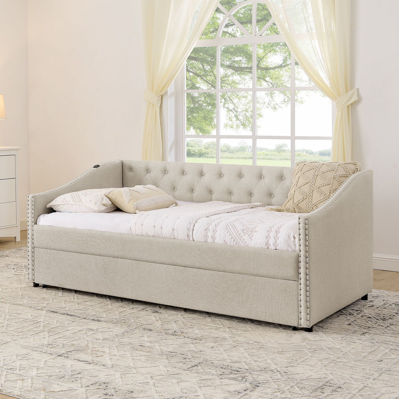 Upholstered Daybed With USB Charging & Pull Out Bed