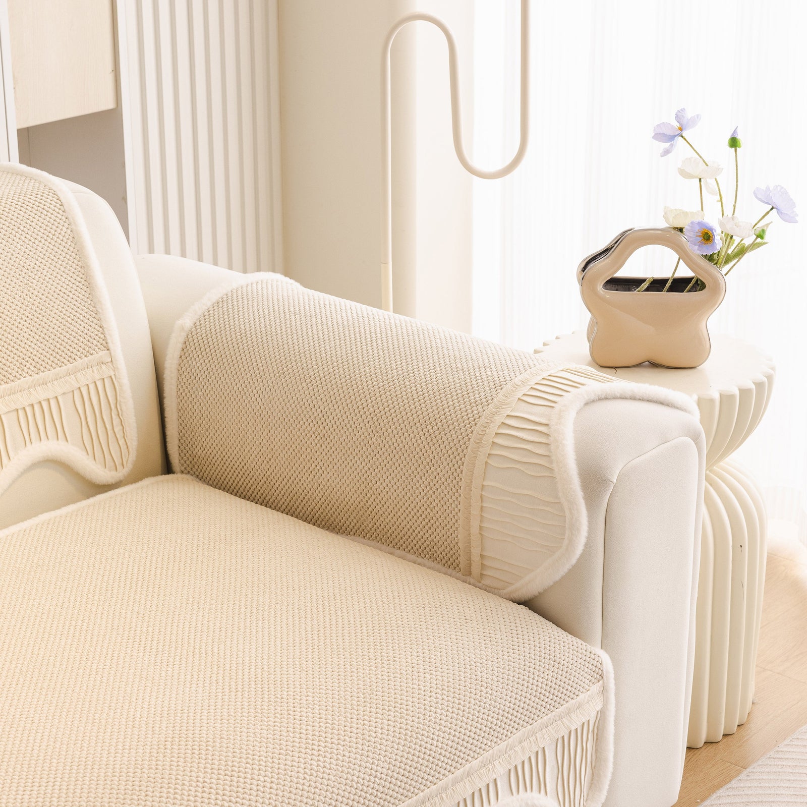 Washable Sofa Throw Pad, Non-Slip Sofa Mat Cozy Couch Slipcover with Soft Furry Trim