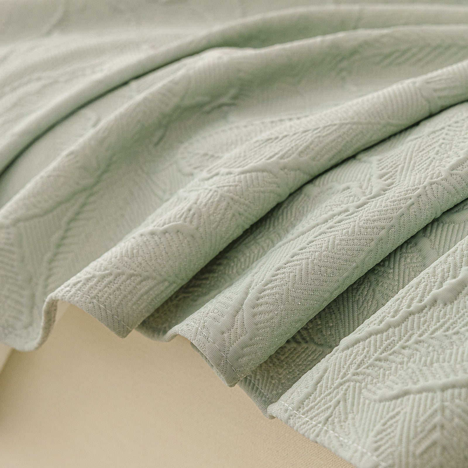 Durable Cooling Couch Cover for Dogs Textured Chic Leaf Summer Throw Cover Blanket