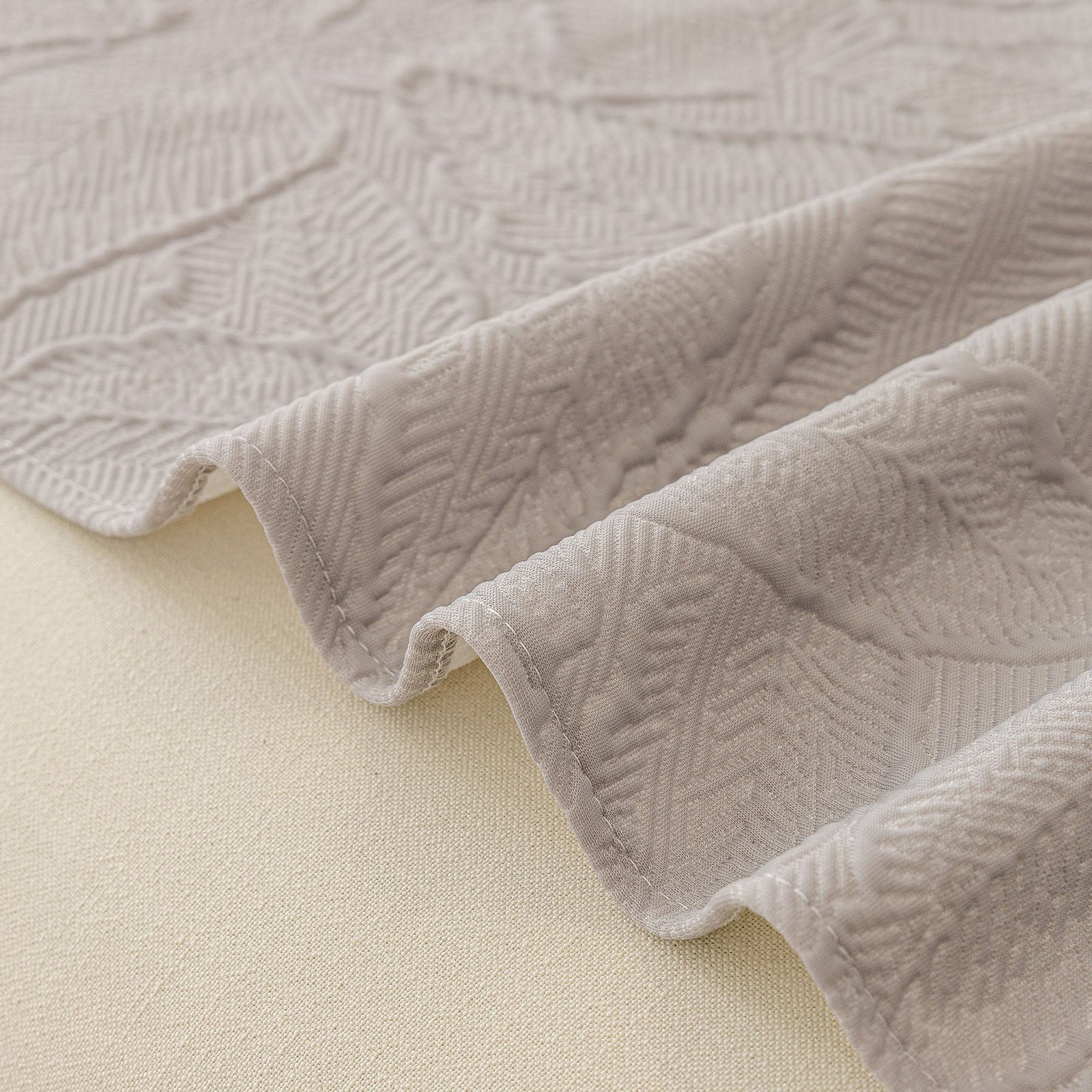 Durable Cooling Couch Cover for Dogs Textured Chic Leaf Summer Throw Cover Blanket