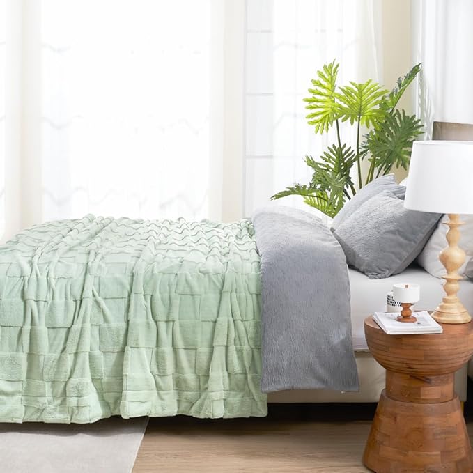 Cozy Bliss Checkered White Faux Rabbit Fur Throw Blanket, Soft Fuzzy Fluffy Minky Cream Furry Blankets for Couch, Bed (Sage Green, King(108