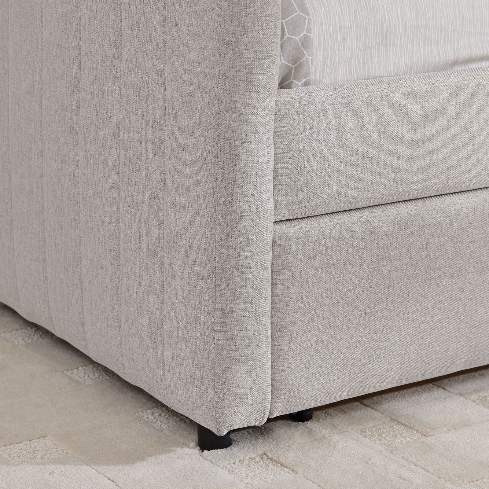 Upholstered Queen Daybed With 2 Drawers