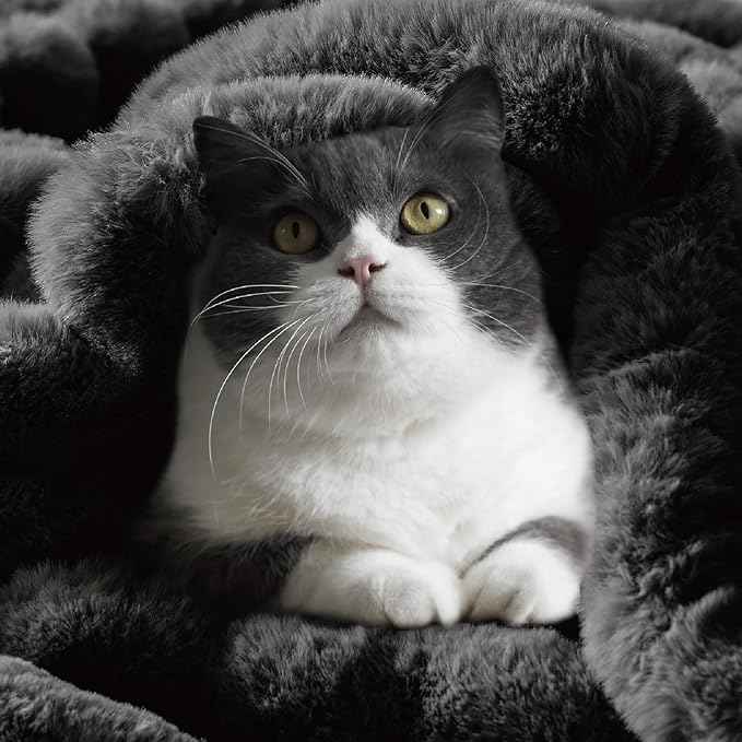 BEDELITE Faux Fur Throw Blanket for Couch, Soft and Cozy Luxurious 3D Striped Fluffy Blanket, 770GSM Thick Warm Plush Fuzzy Faux Rabbit Fur Blanket for Women Gift (Black, 50