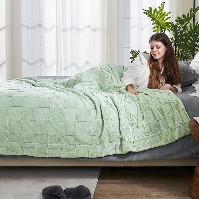 Cozy Bliss Checkered White Faux Rabbit Fur Throw Blanket, Soft Fuzzy Fluffy Minky Cream Furry Blankets for Couch, Bed (Sage Green, King(108