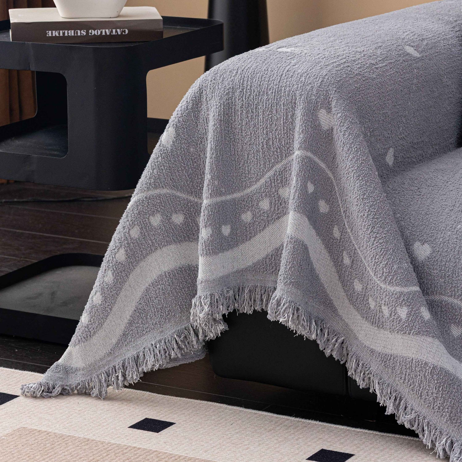 Luxurious Jacquard Couch Cover, Snag-Resistant Pet Friendly Couch Throw with Fringe