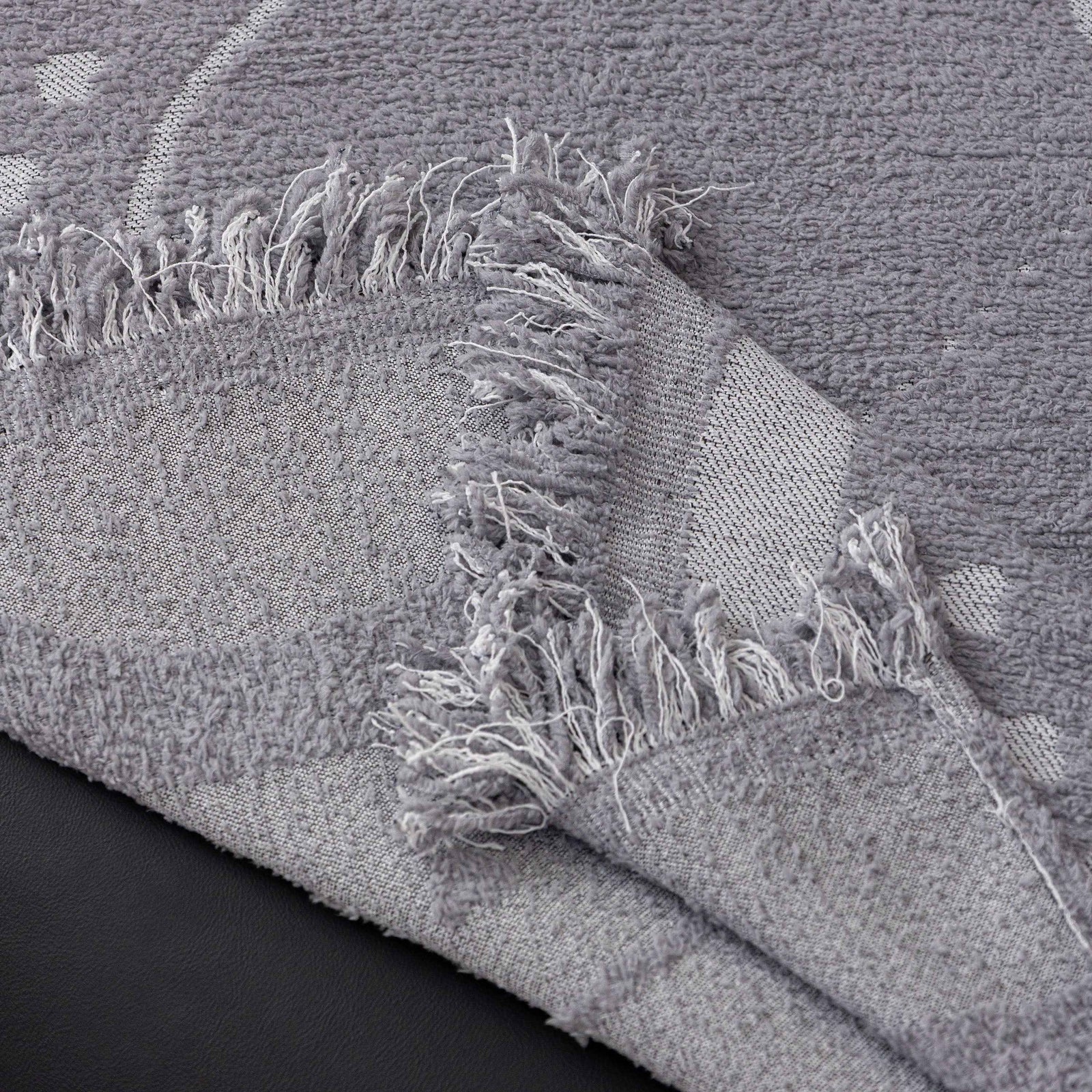 Luxurious Jacquard Couch Cover, Snag-Resistant Pet Friendly Couch Throw with Fringe