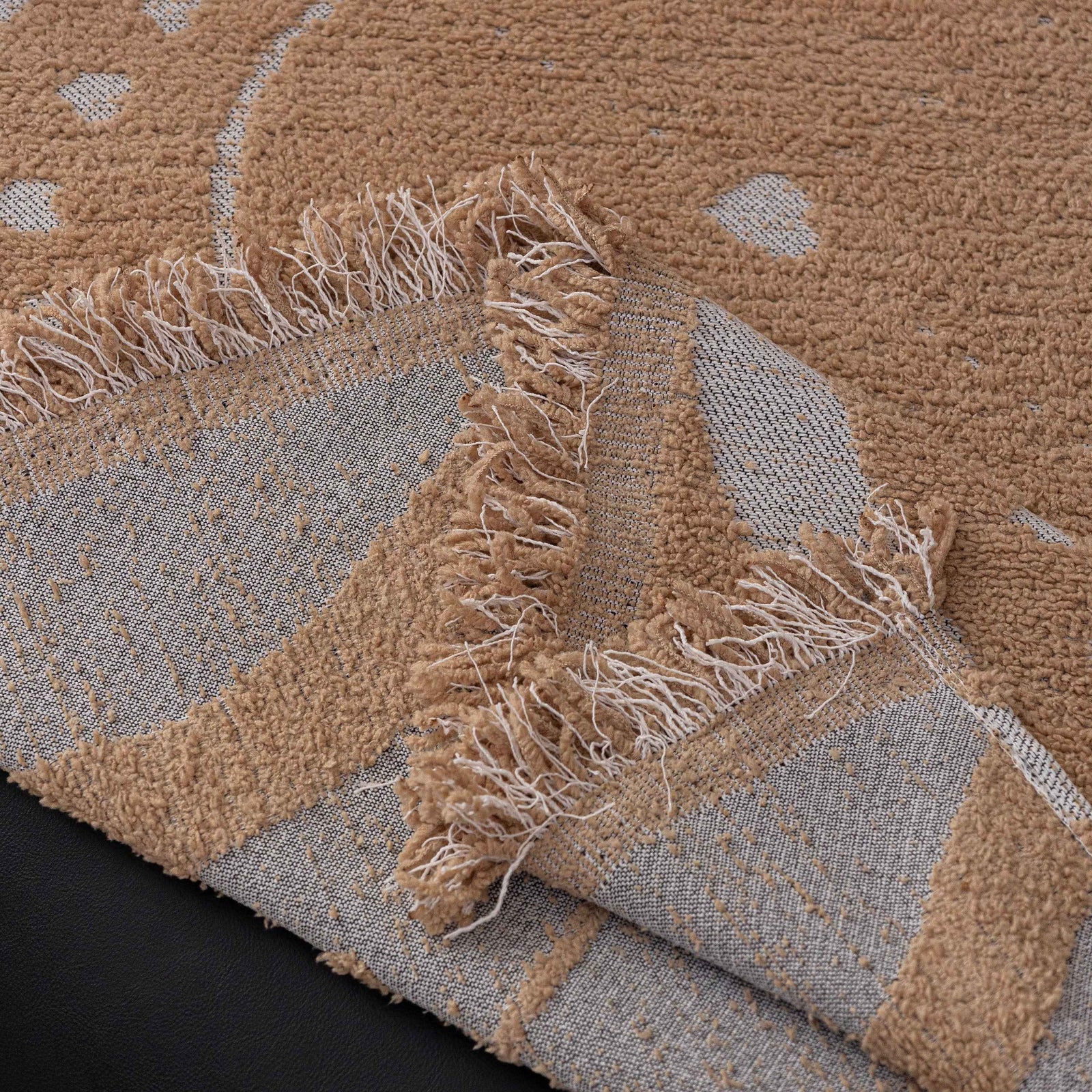 Luxurious Jacquard Couch Cover, Snag-Resistant Pet Friendly Couch Throw with Fringe
