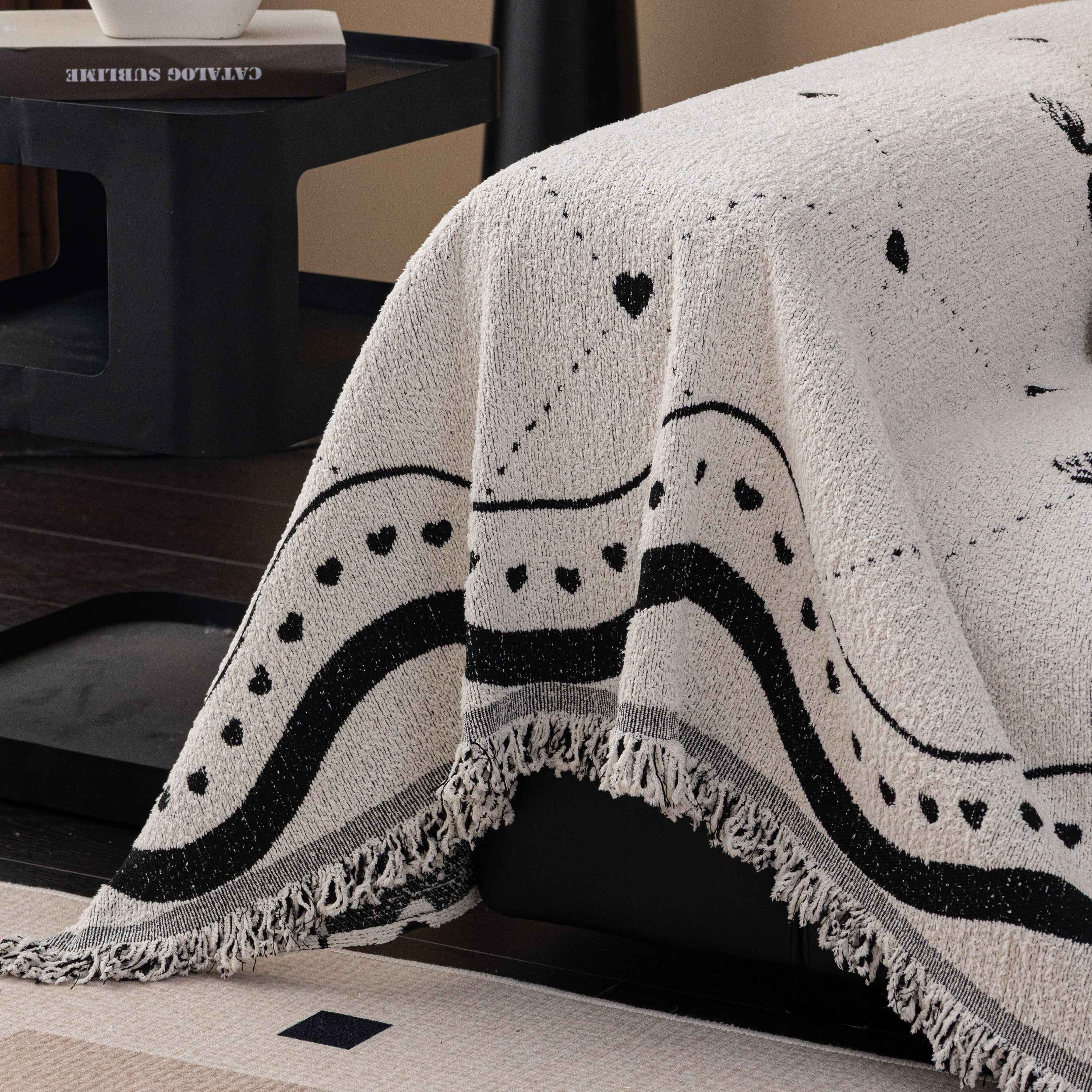 Luxurious Jacquard Couch Cover, Snag-Resistant Pet Friendly Couch Throw with Fringe