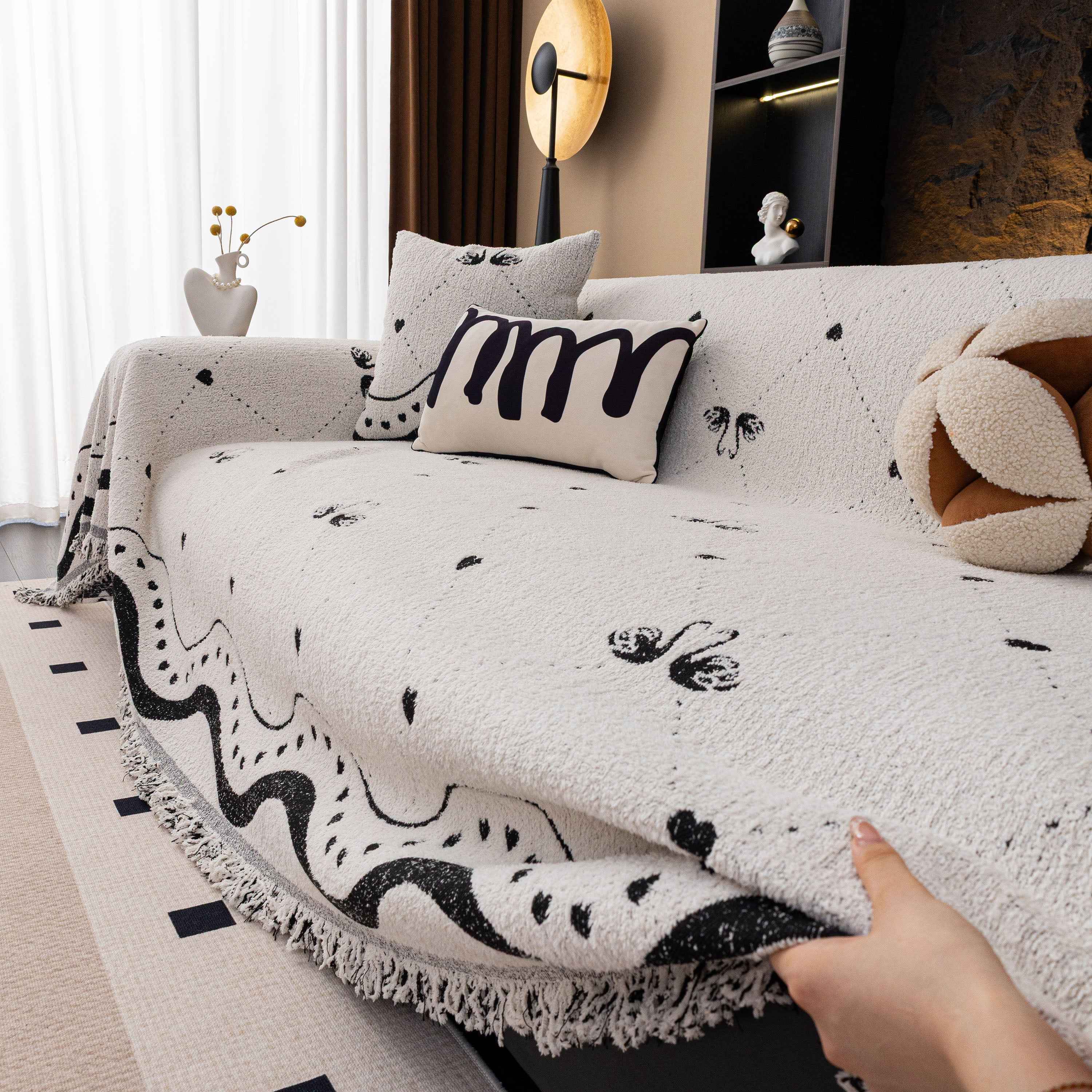 Luxurious Jacquard Couch Cover, Snag-Resistant Pet Friendly Couch Throw with Fringe