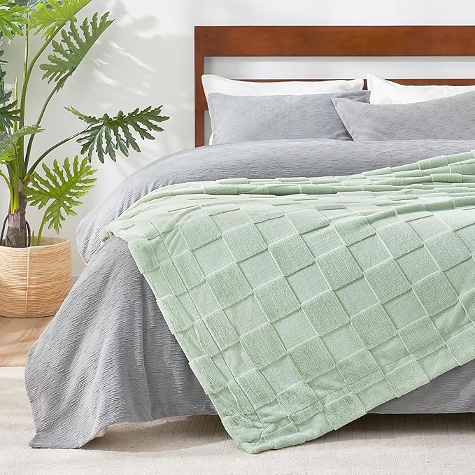 Cozy Bliss Checkered White Faux Rabbit Fur Throw Blanket, Soft Fuzzy Fluffy Minky Cream Furry Blankets for Couch, Bed (Sage Green, King(108
