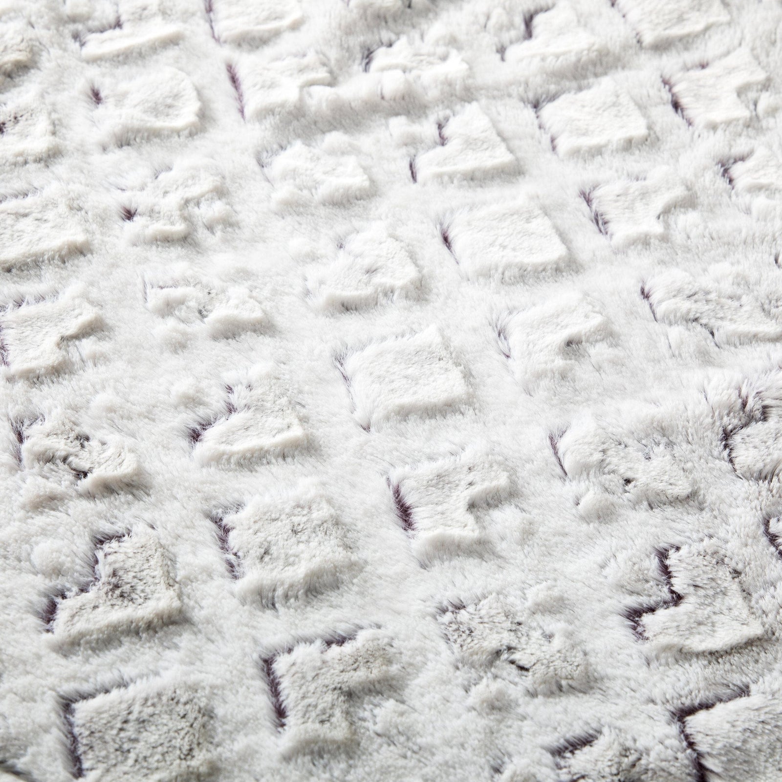DaDa Bedding Luxury Dreamy Milky White & Purple Sherpa Backside Faux Fur Throw Blanket (M3395)