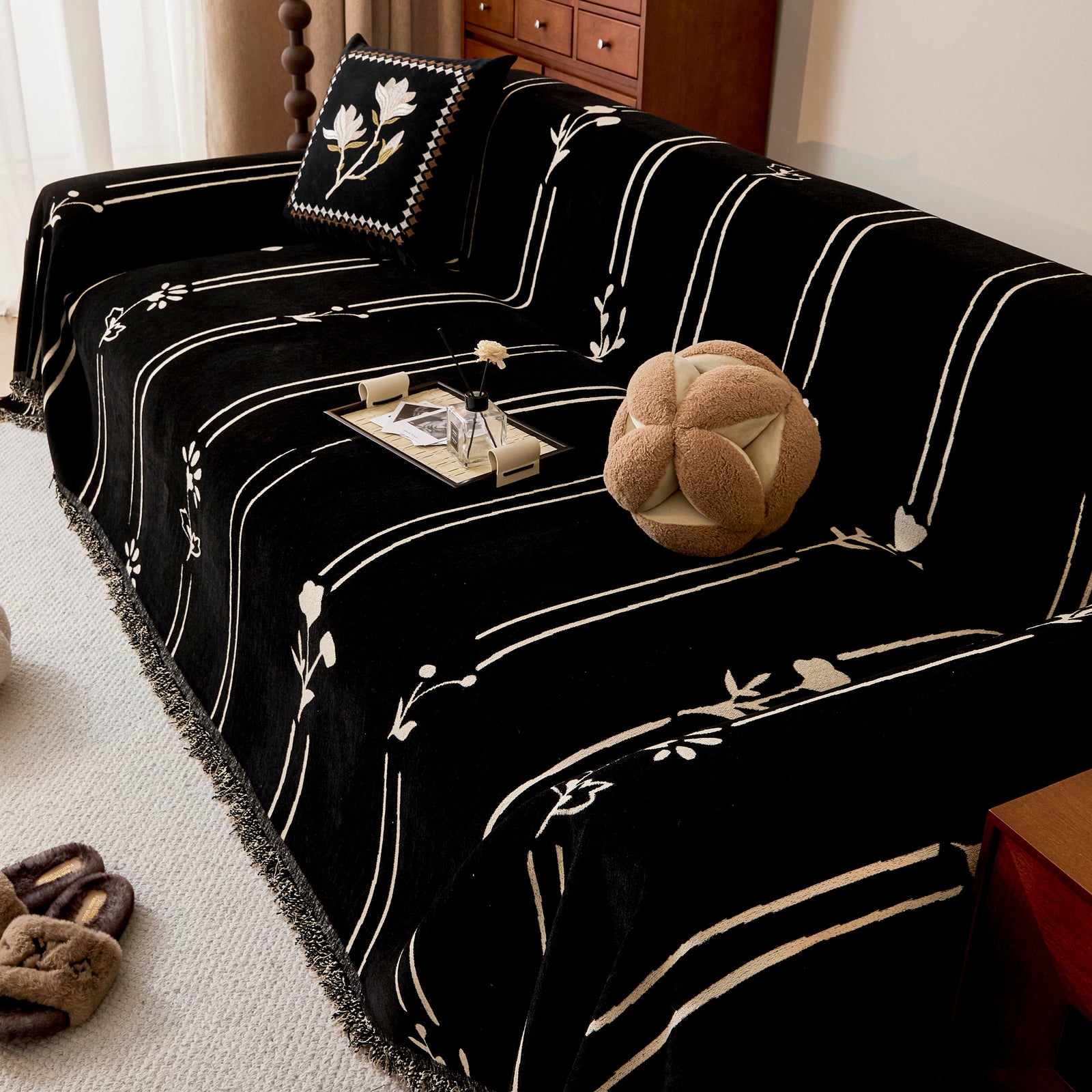 Chenille Jacquard Sofa Throw Cover with Tassel Soft Thick Couch Protector Blanket