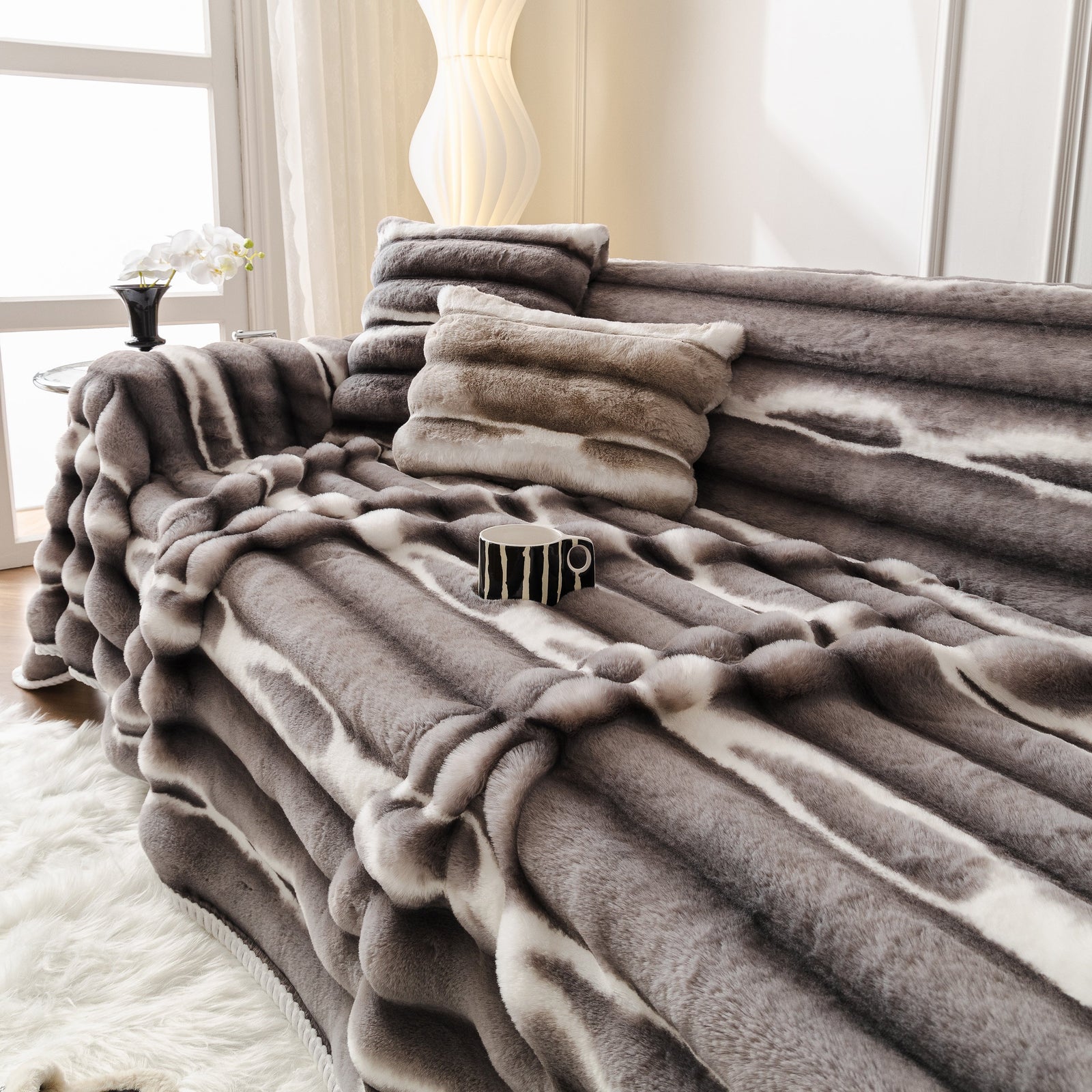 Ultra Soft Faux Fur Couch Cover – Large, Fluffy, and Elegant Sofa Throw Blanket