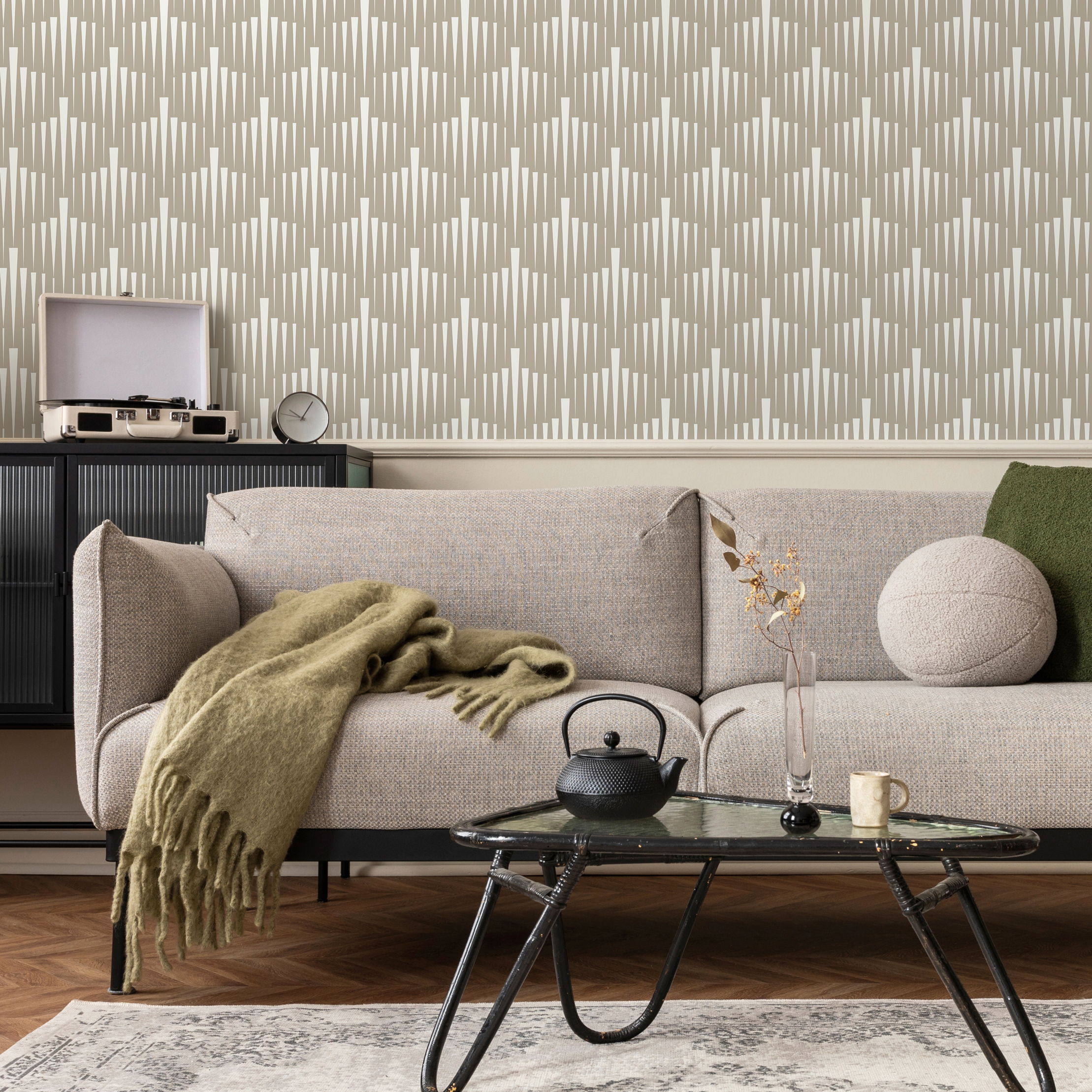 Art Deco Wallpaper with a Stylized Fan Motif in White and Beige - C558