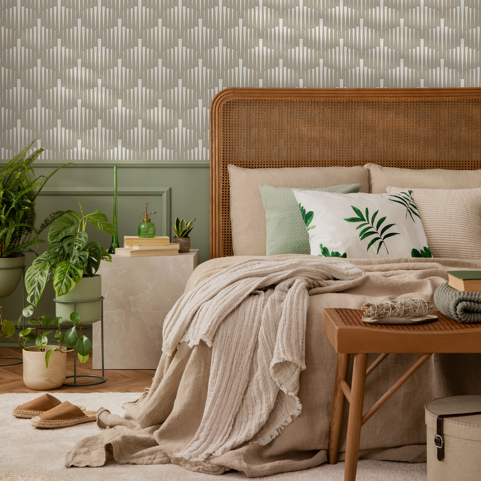 Art Deco Wallpaper with a Stylized Fan Motif in White and Beige - C558