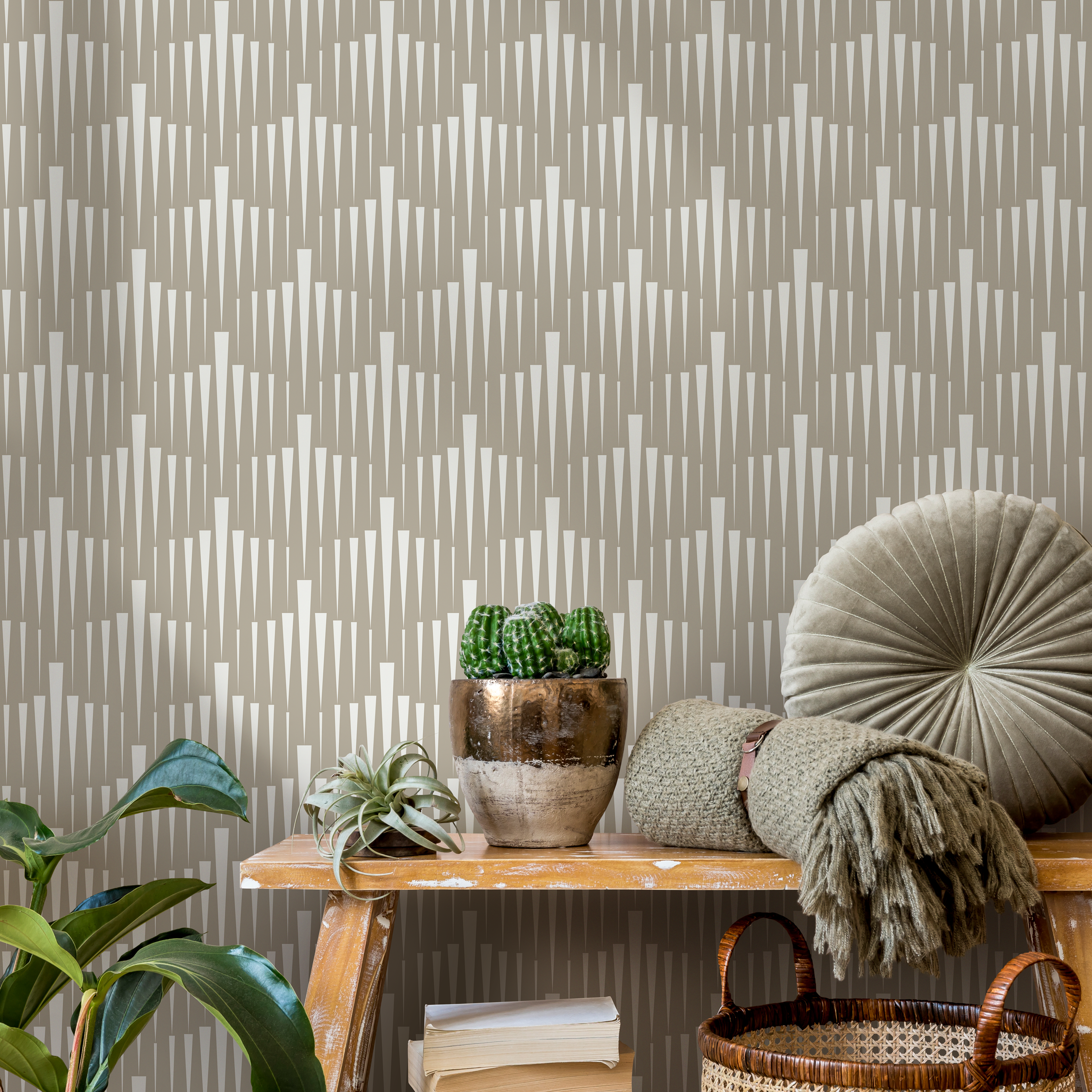 Art Deco Wallpaper with a Stylized Fan Motif in White and Beige - C558