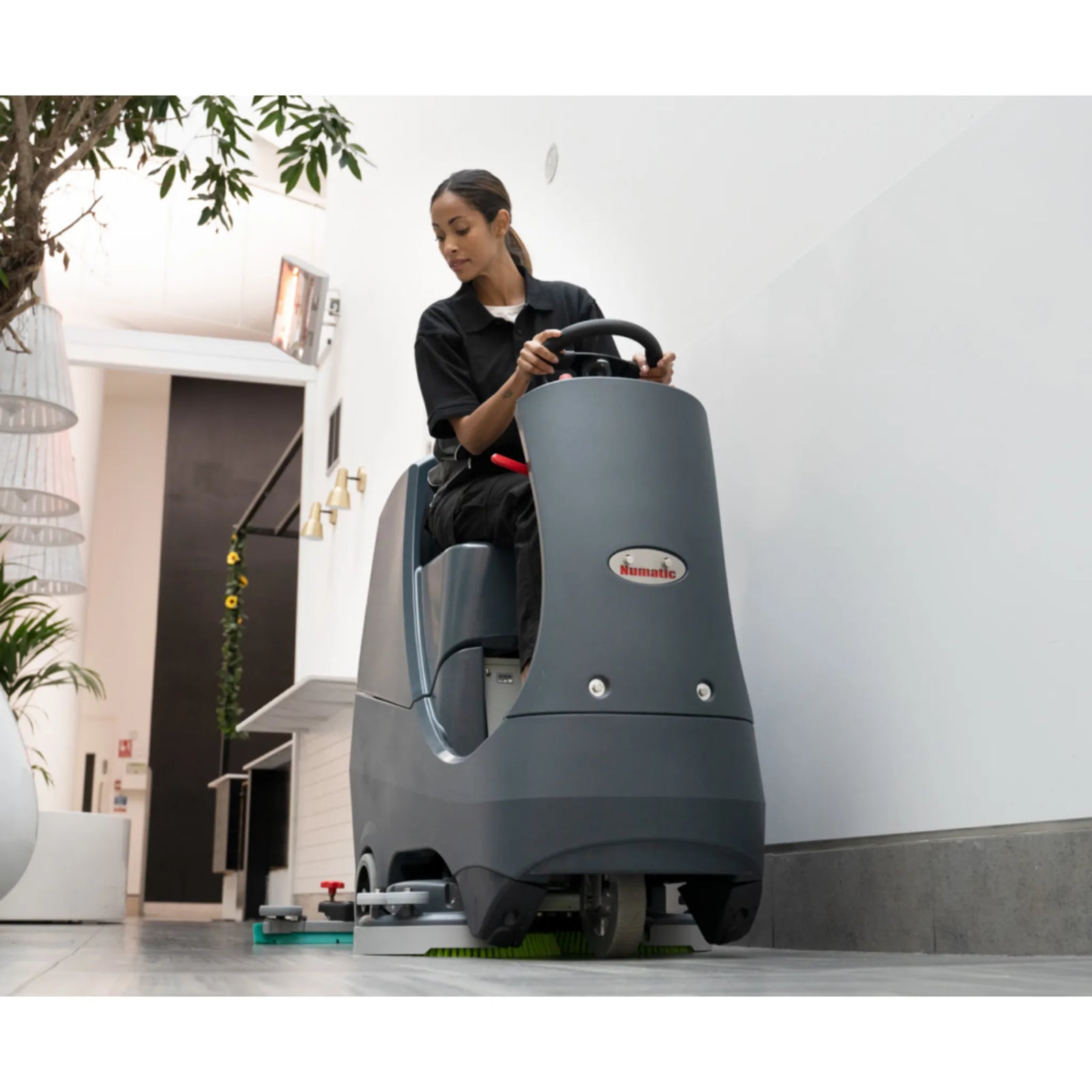 NaceCare CRL 2128/100T 28″ Ride-On Scrubber – 2 NX1K Batteries