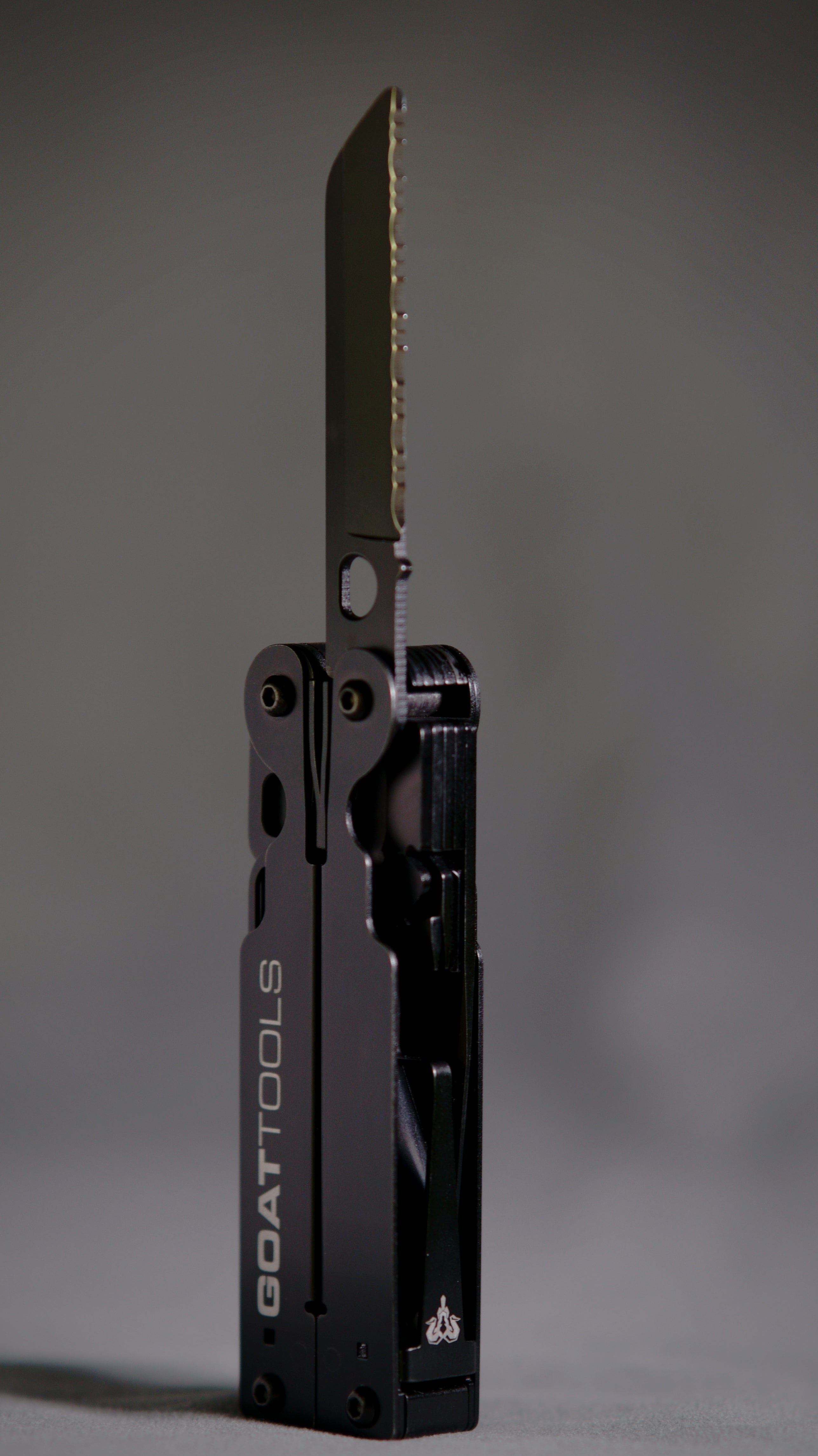 Hot-Swappable Modular Multi Tool -Serrated Blade