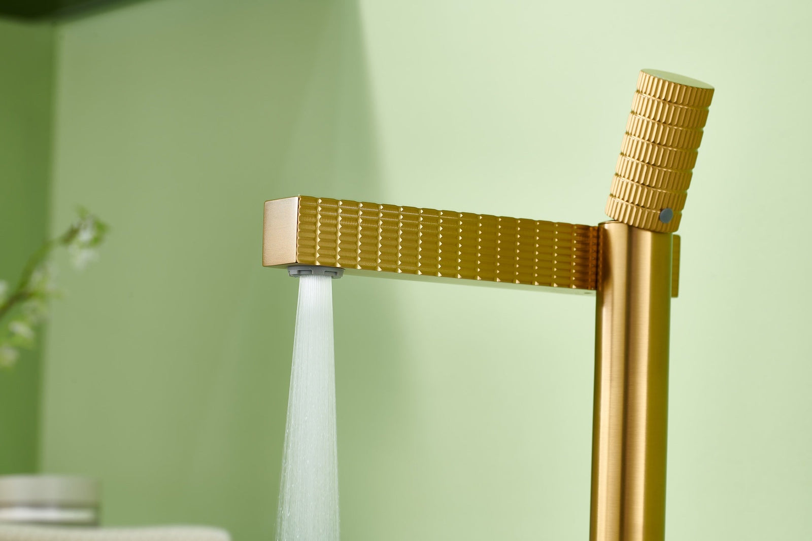 Brushed gold or Brushed Nickel or Matte Black Or Rose Gold single handle brass bathroom faucet with pop up drain