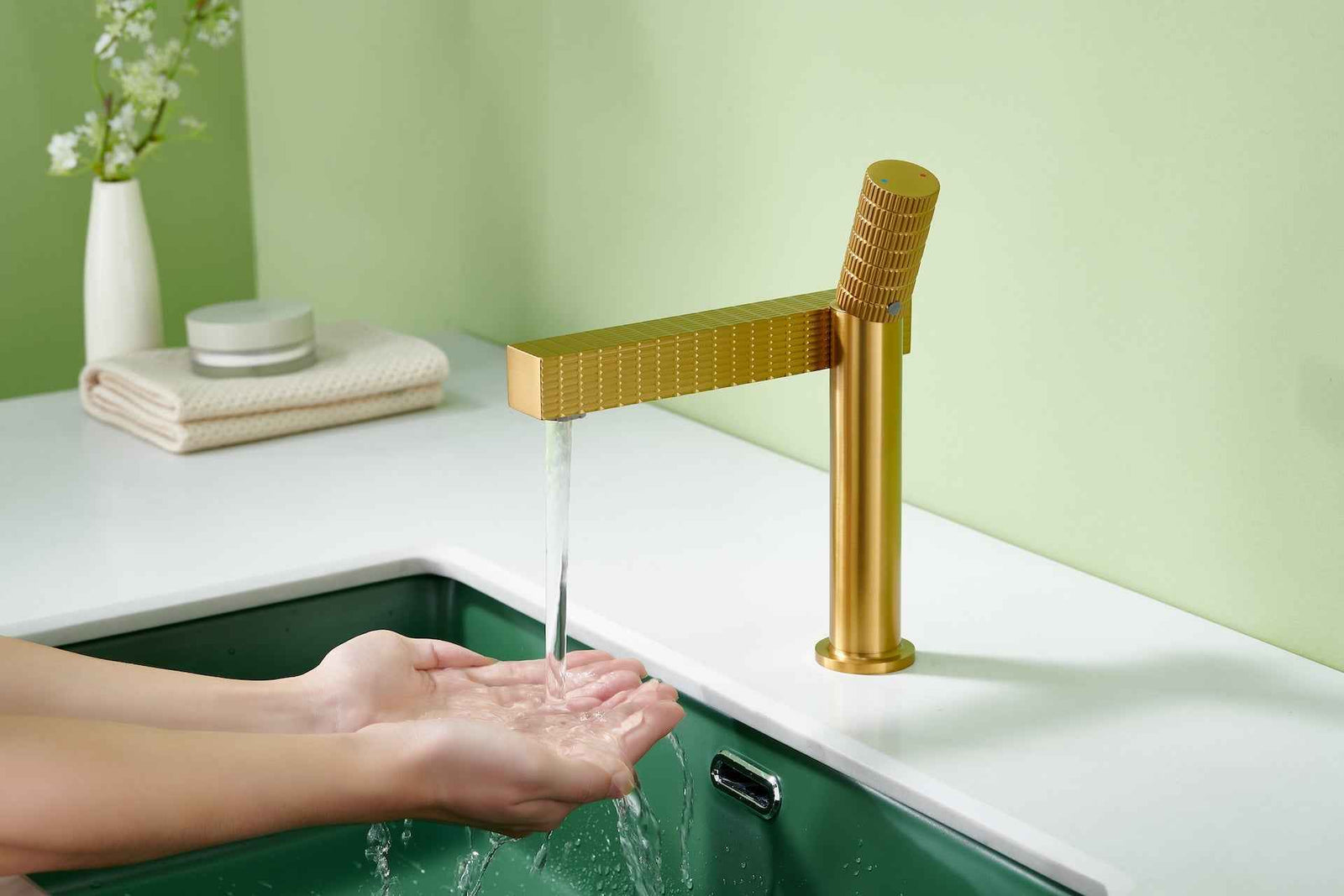 Brushed gold or Brushed Nickel or Matte Black Or Rose Gold single handle brass bathroom faucet with pop up drain