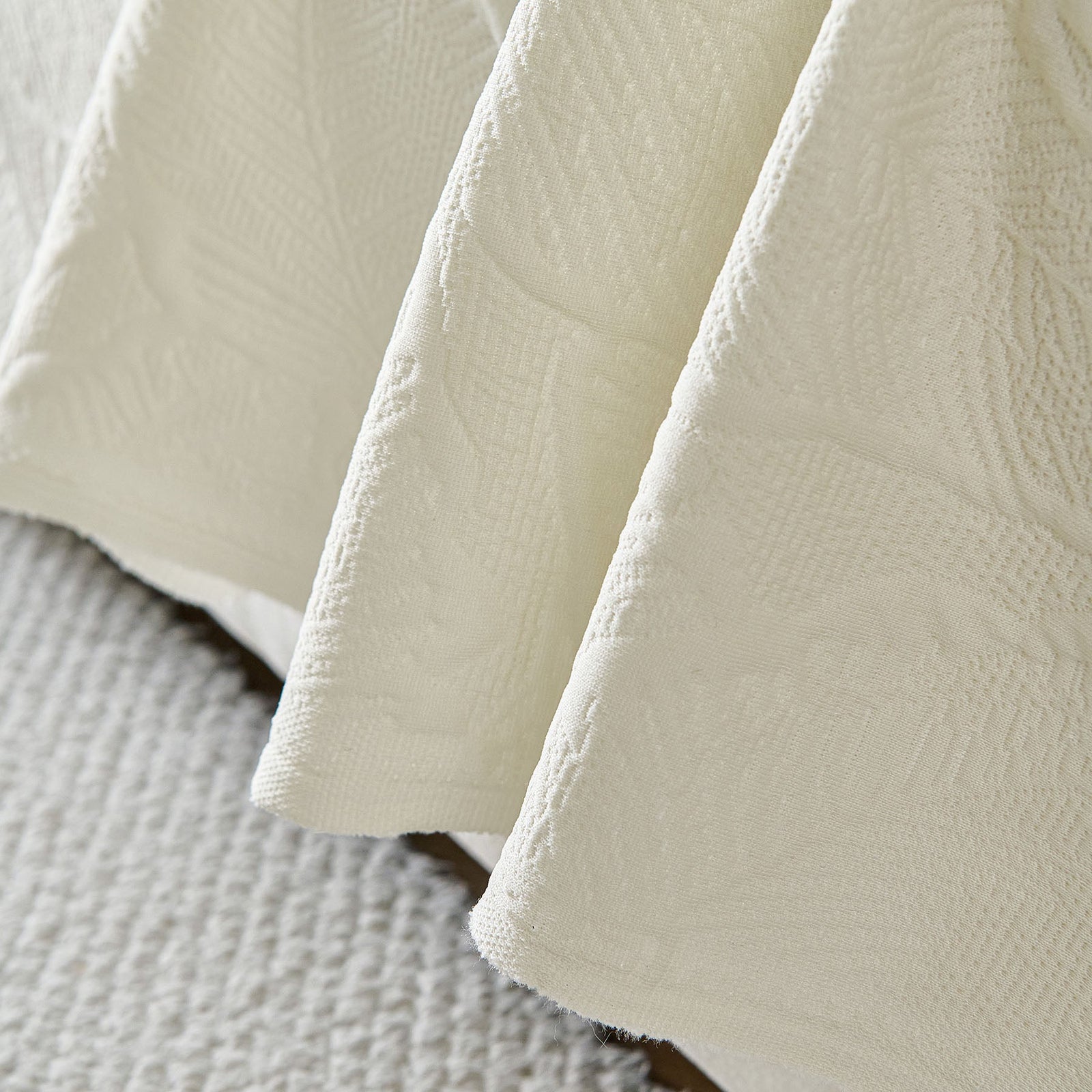 Embossed Leaf Pattern Sofa Cover Blanket for Couch, Soft Cooling Textured Couch Cover