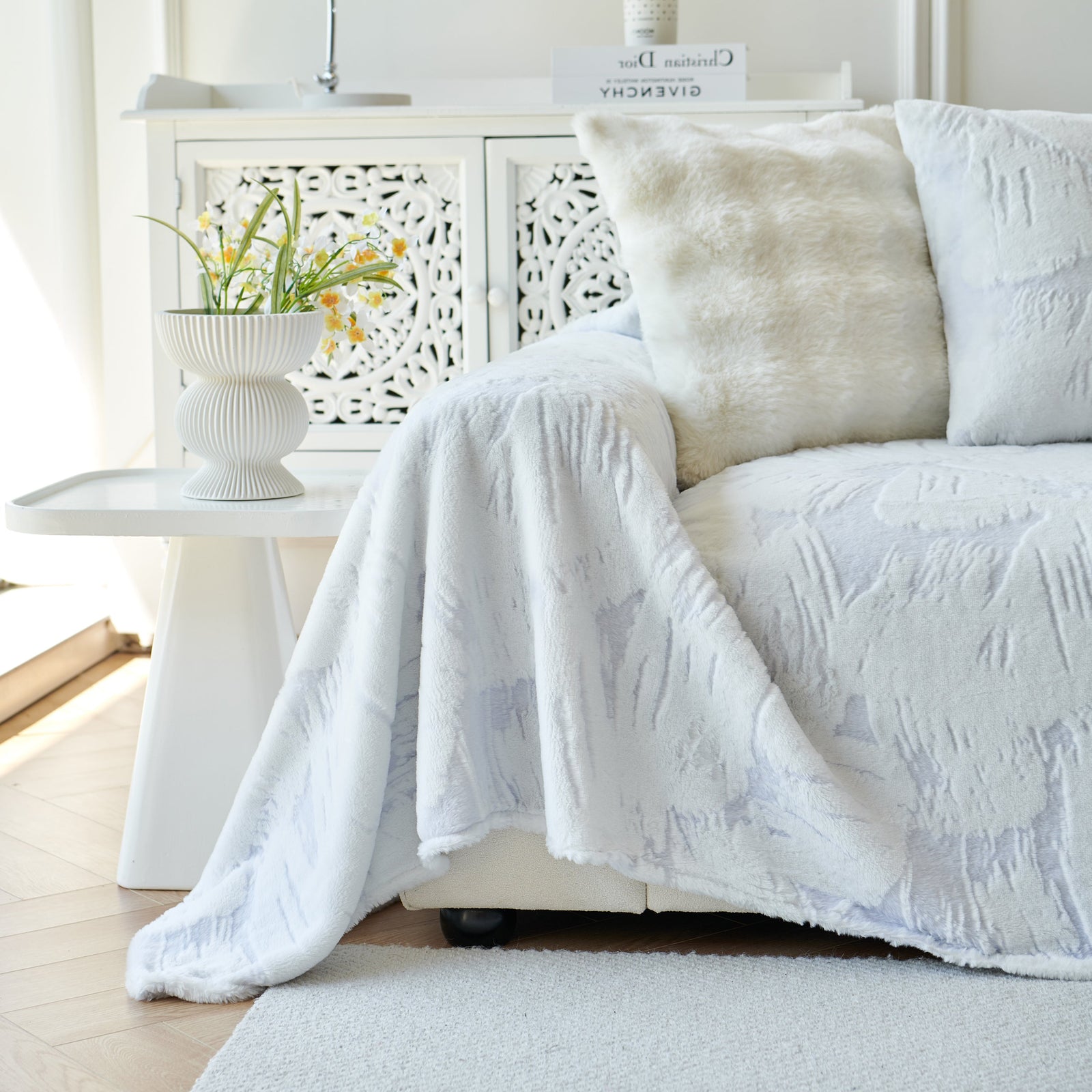 Plush Faux Fur Warm Sofa Cover with Waves Jacquard Textured Throw Blankets for Couch