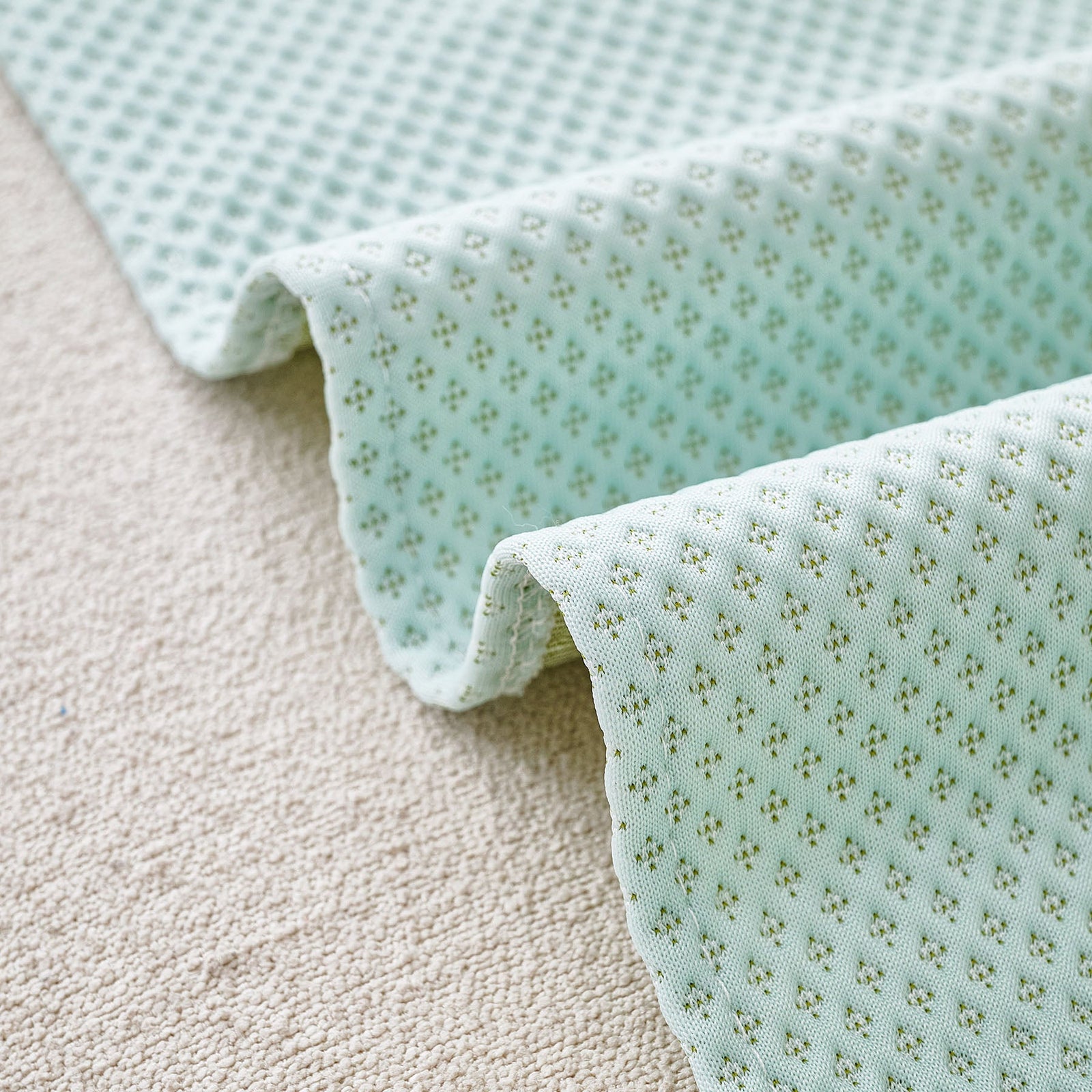 Cooling Ice Silk Knit Couch Cover, Breathable Pet Friendly Soft Throw Cover for Sofas