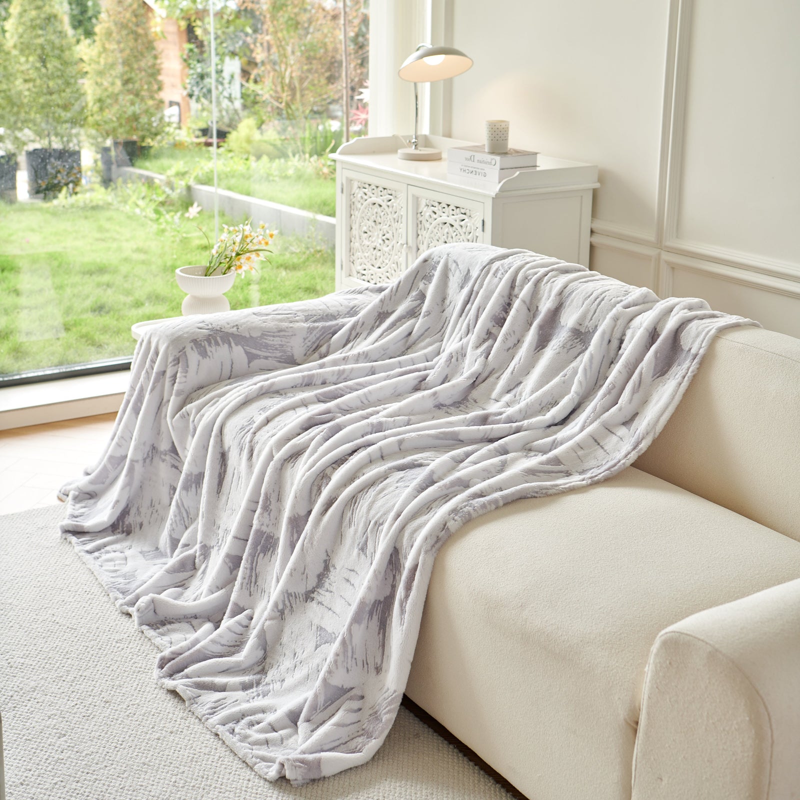 Plush Faux Fur Warm Sofa Cover with Waves Jacquard Textured Throw Blankets for Couch