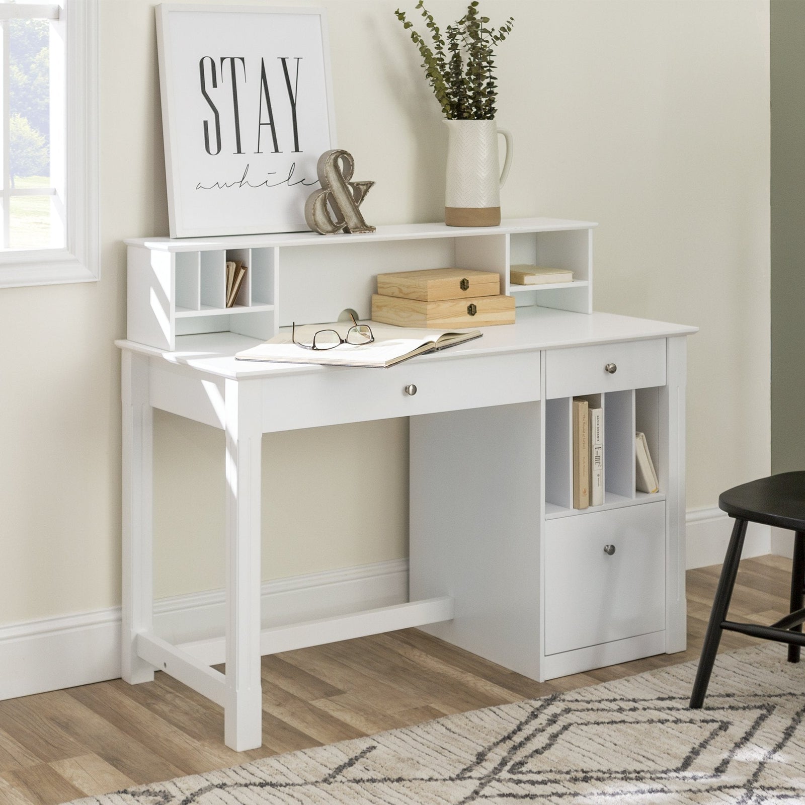 Clara Desk with Hutch