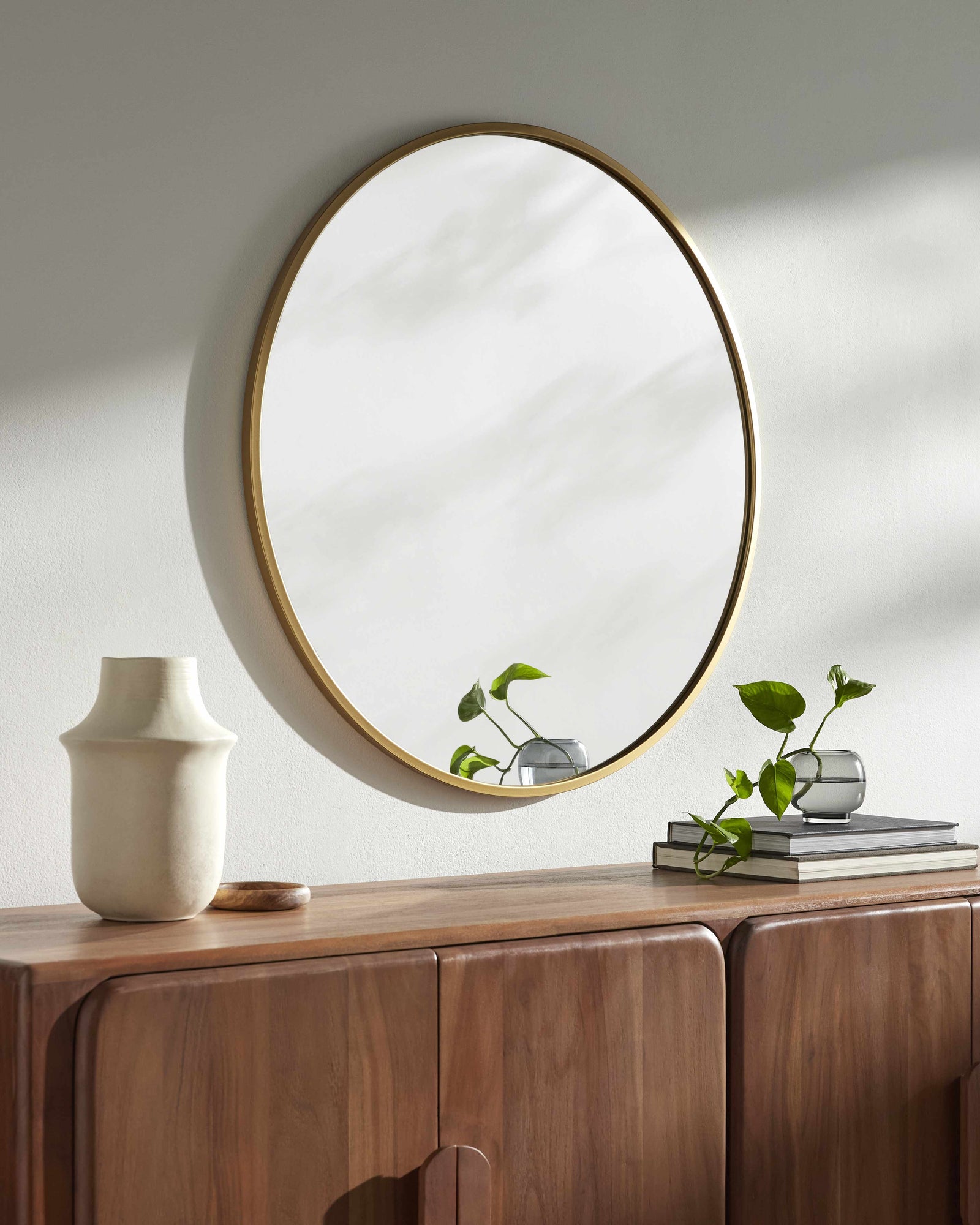 Guindarohan Gold Frame Round Mirror