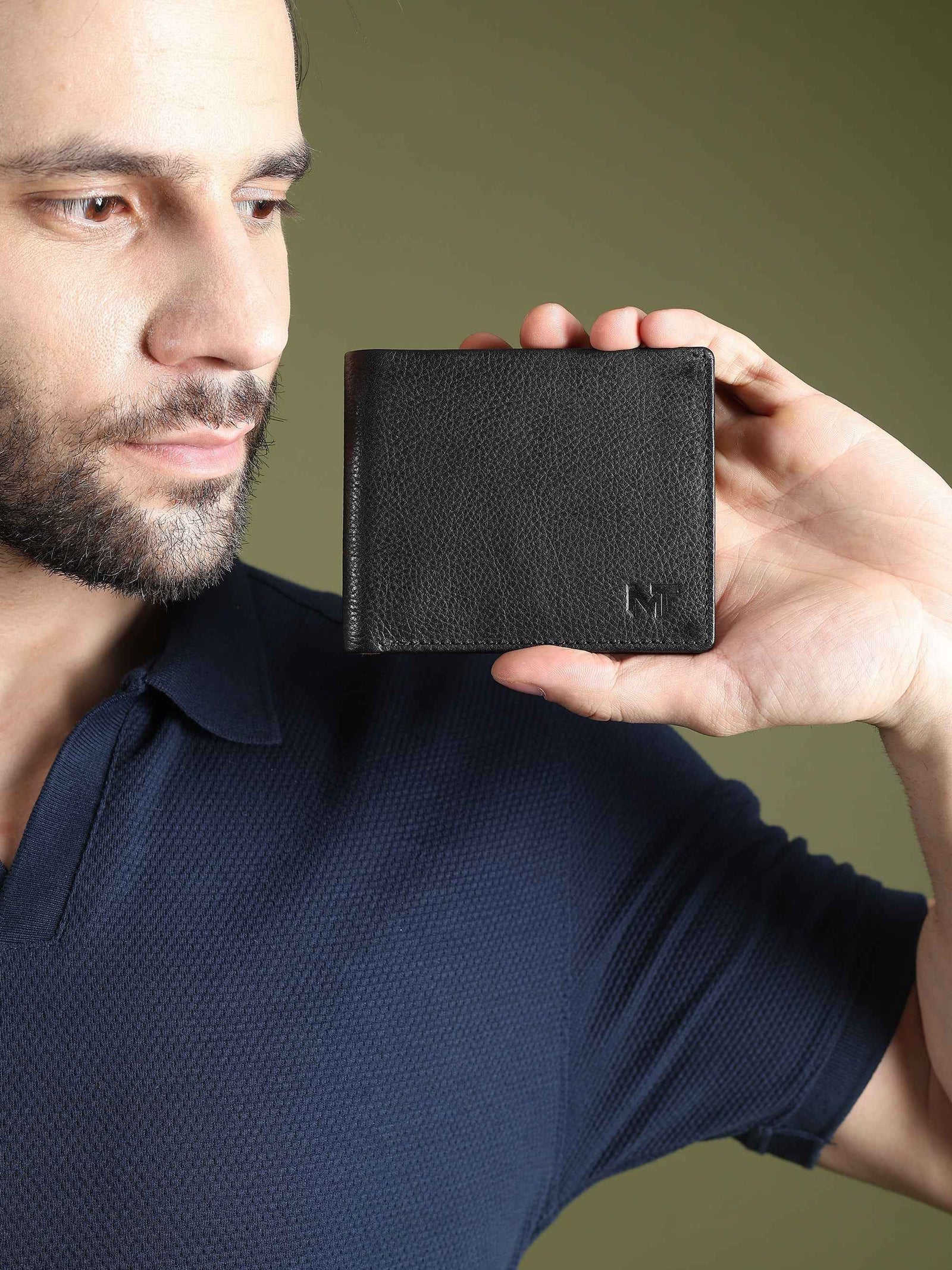 Black Minimal Contrast Wallet