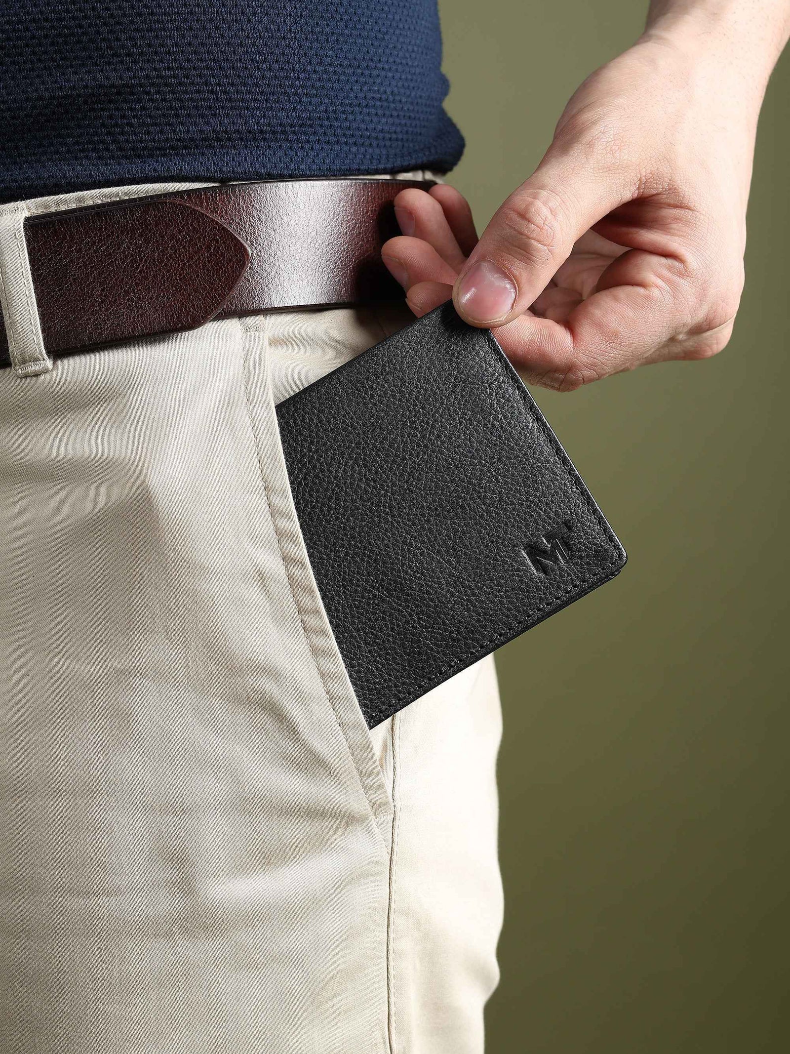 Black Minimal Contrast Wallet