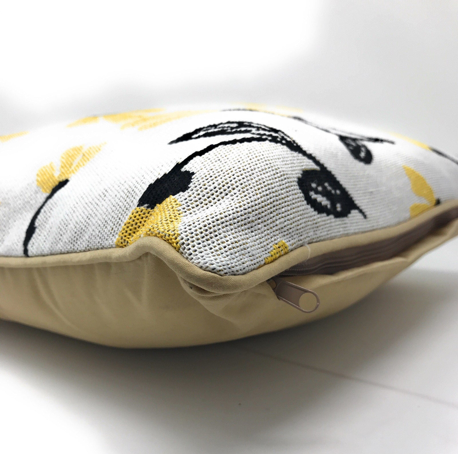 DaDa Bedding Yellow Fleur Floral Botanical Spring Tapestry Throw Pillow Cover, 16