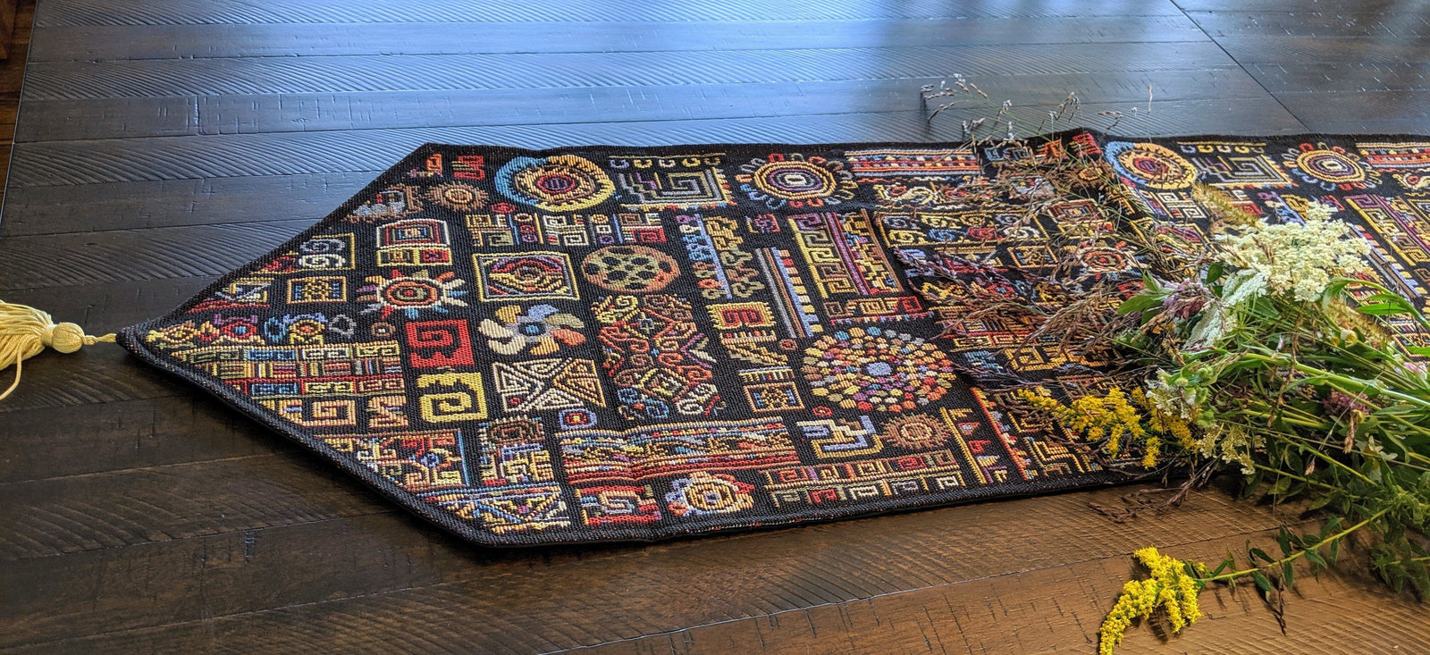 DaDa Bedding Ethnic Ornaments Geometric Black Elegant Woven Tapestry Dining Table Runner (18118)