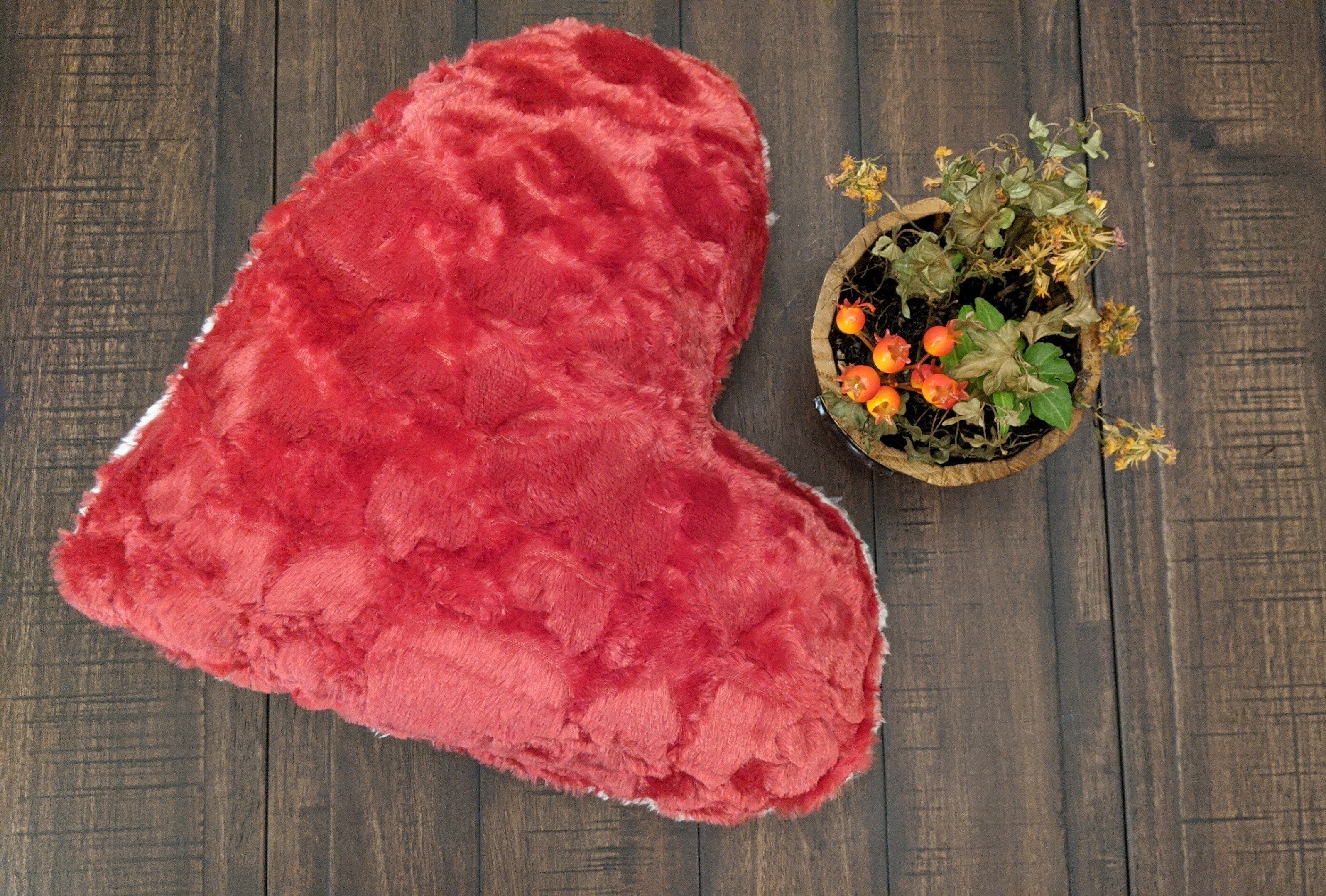 DaDa Bedding Luxury Romantic Valentine Heart Shaped Red Throw Pillow - 16” x 14”