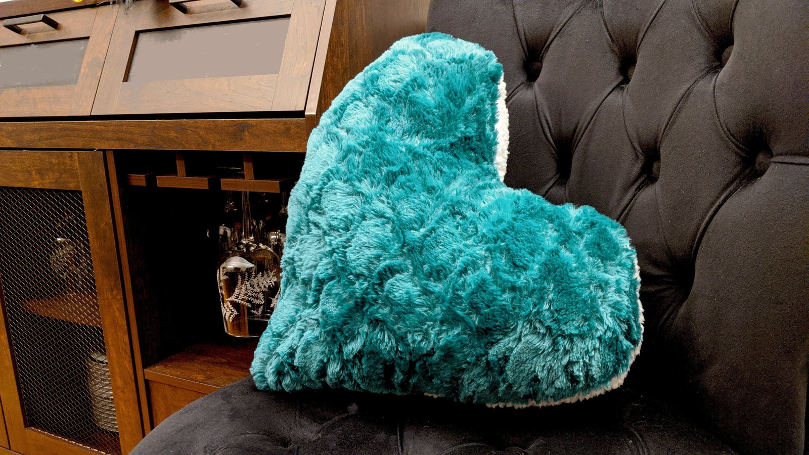 DaDa Bedding Lucky Irish Teal Green Faux Fur Heart Shaped Throw Pillow - 16” x 14”