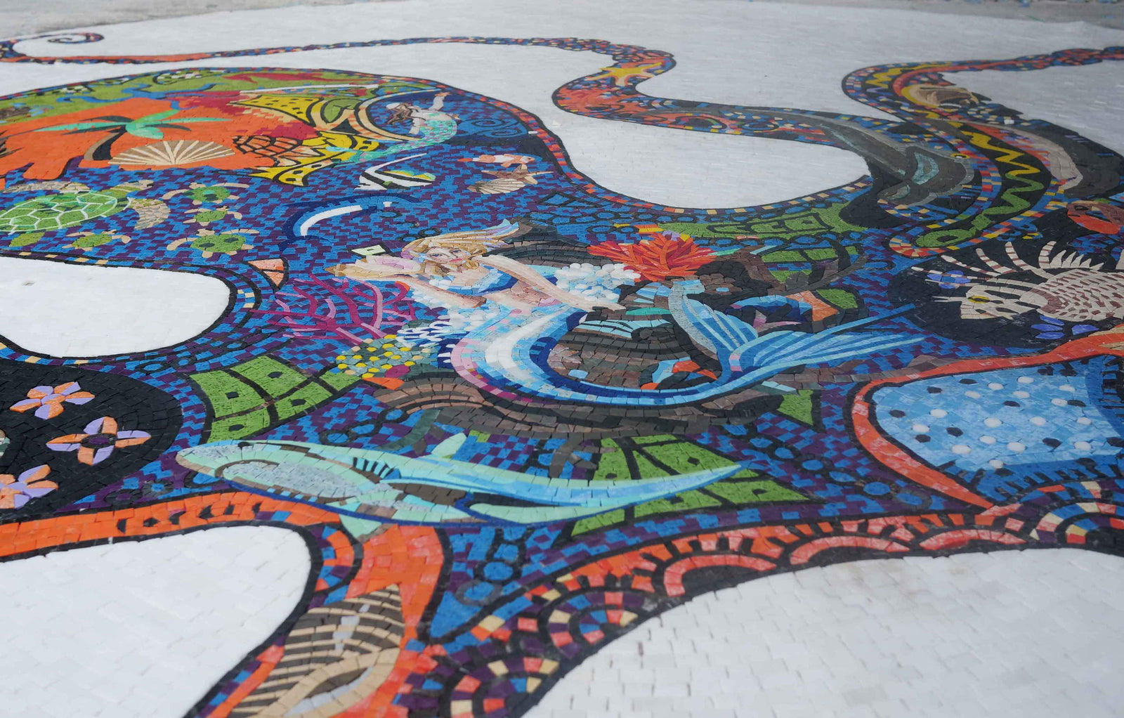 The Ocean Octopus - White Mosaic Medallion