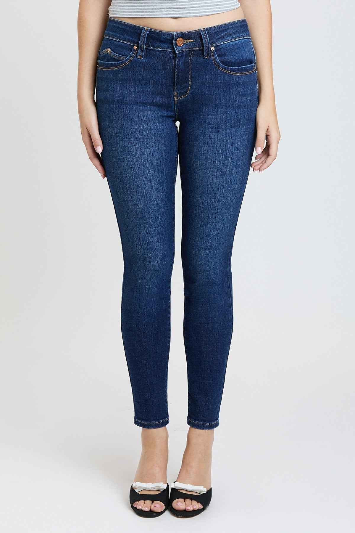 Women's Luxe Mid Rise WannaBettaButt Skinny Jeans