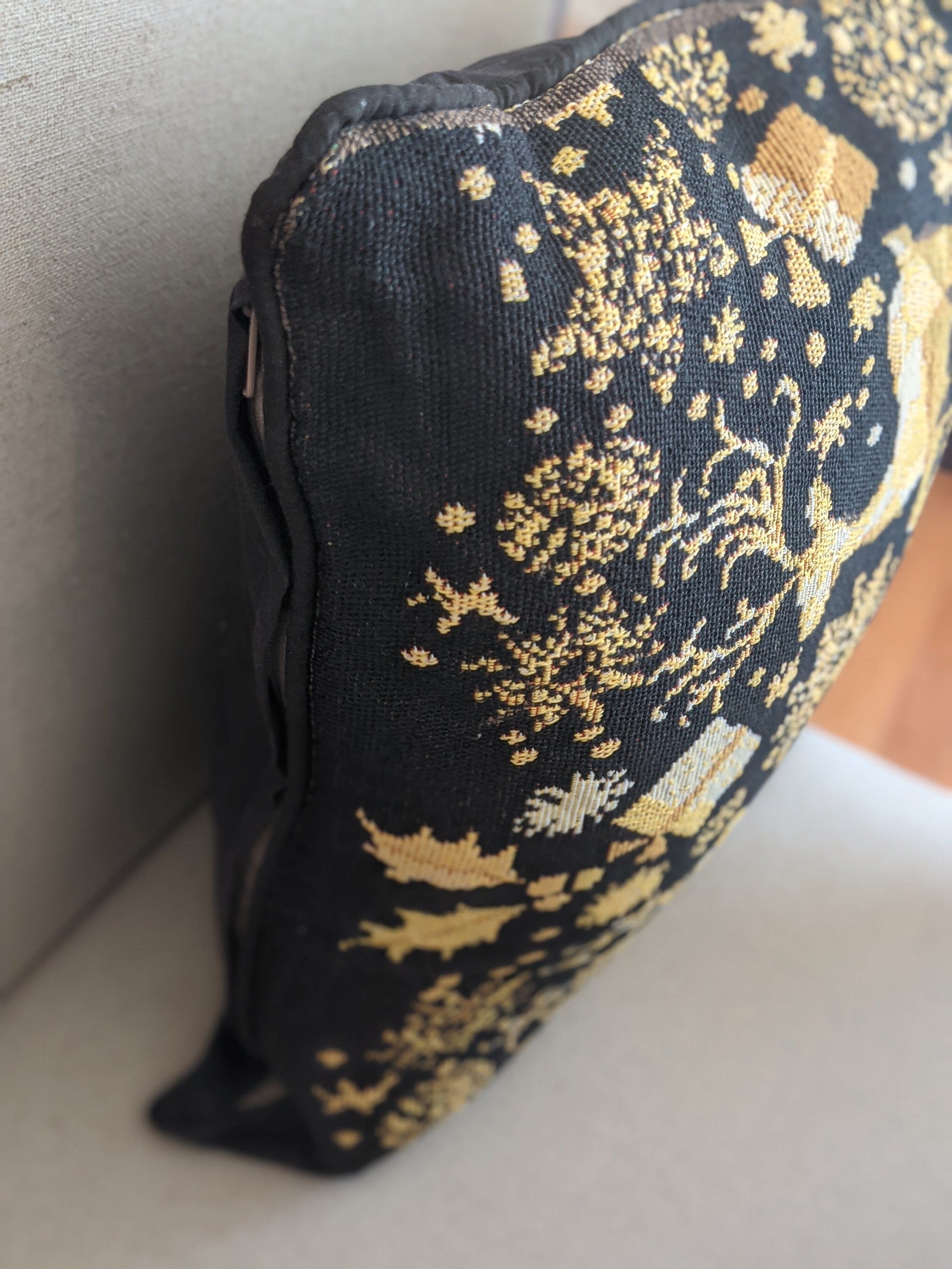 DaDa Bedding Magical Golden Reindeer Woven Tapestry Throw Pillow Covers 16