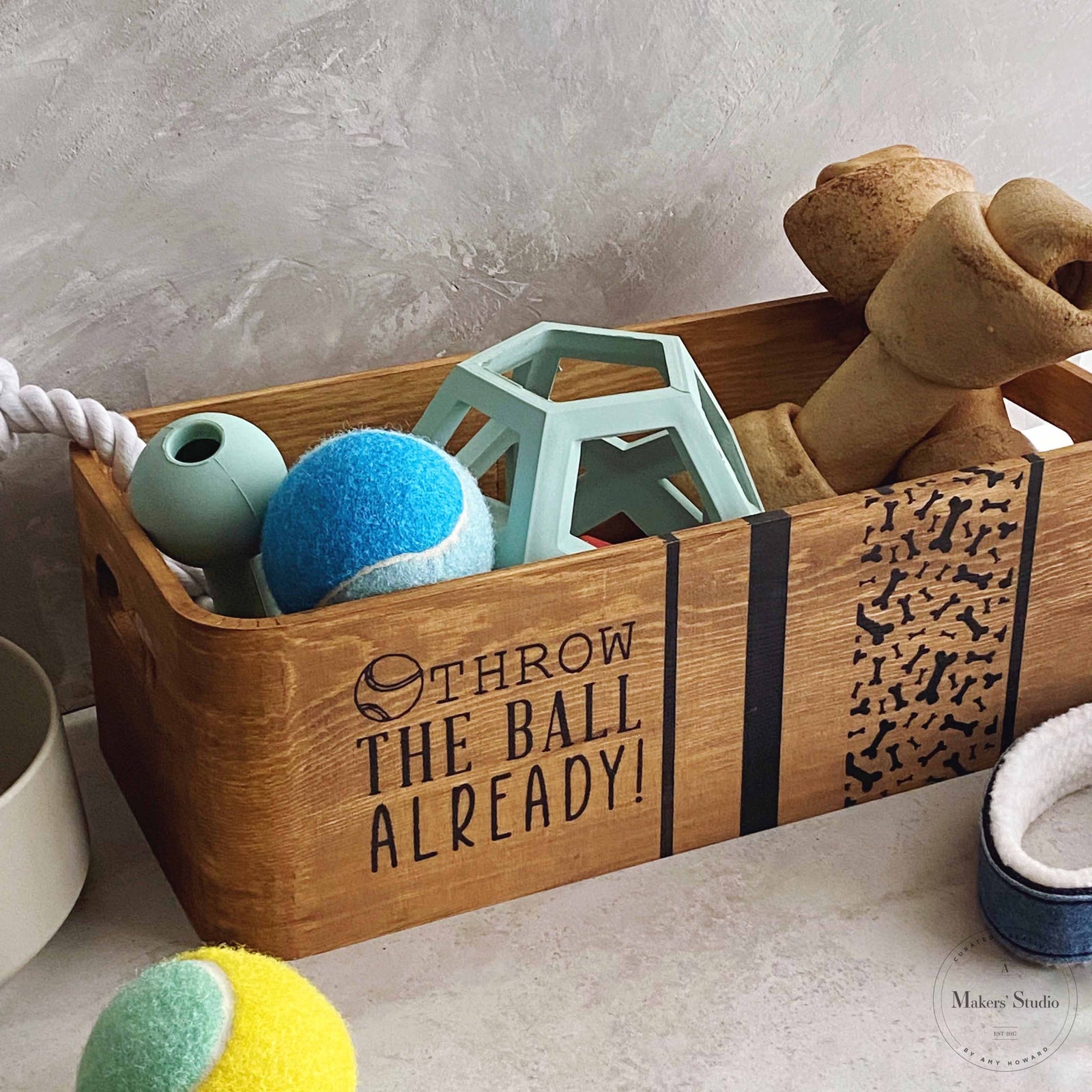 Party Animal - Mesh Stencil 8.5x11